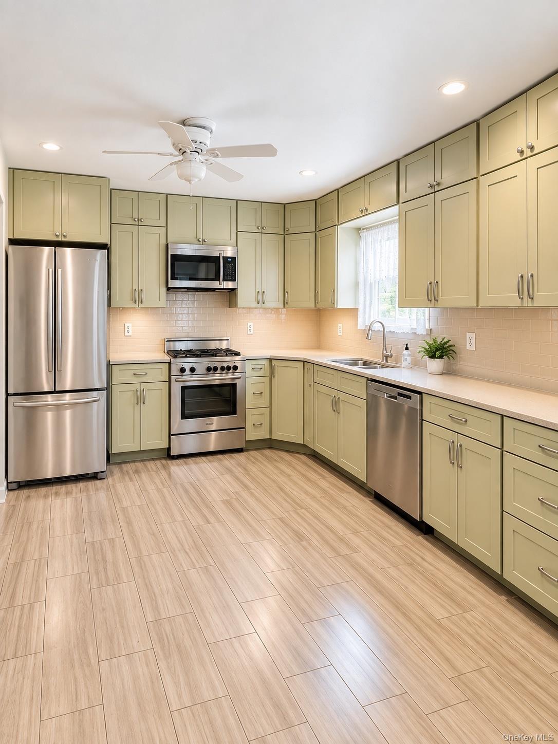 185 Bennett Avenue, Unit Unit 1 photo 11