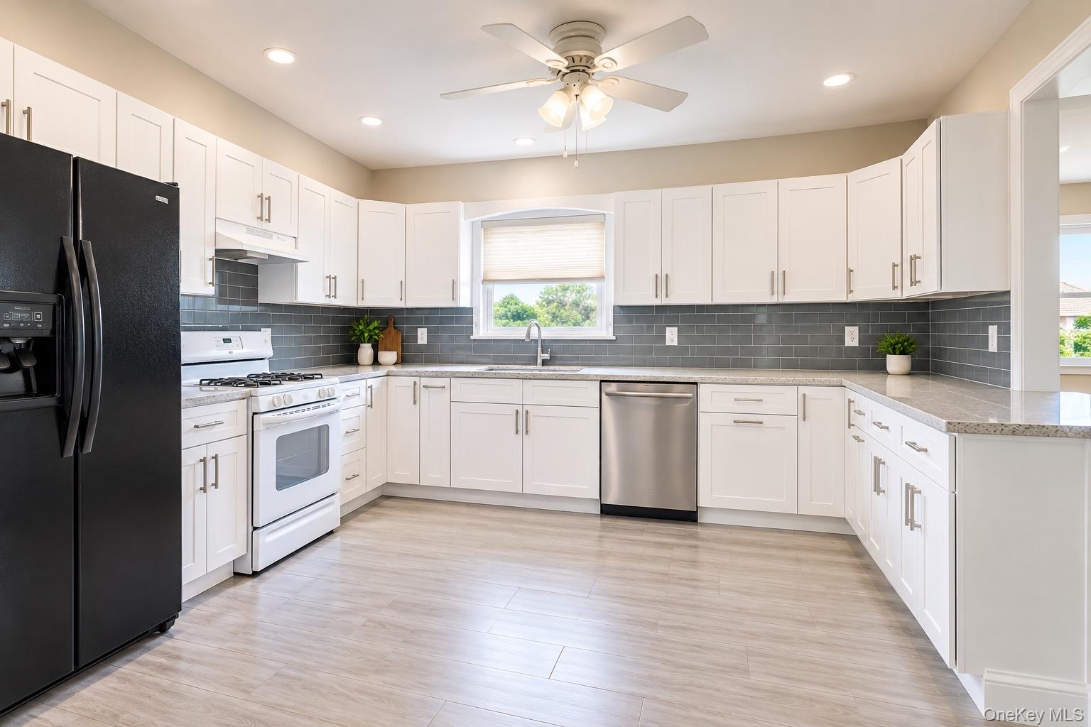 185 Bennett Avenue, Unit Unit 2 photo 5