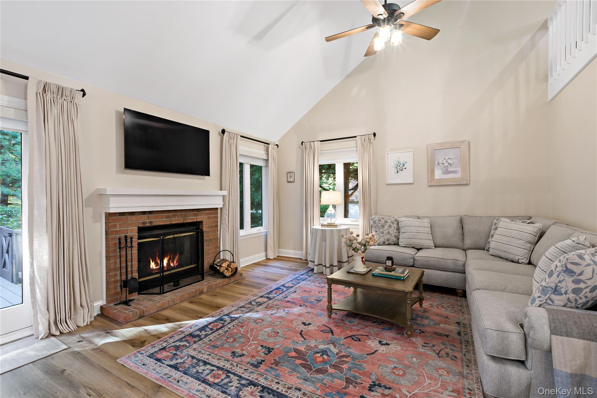606 Heritage Hills, Unit F photo 4