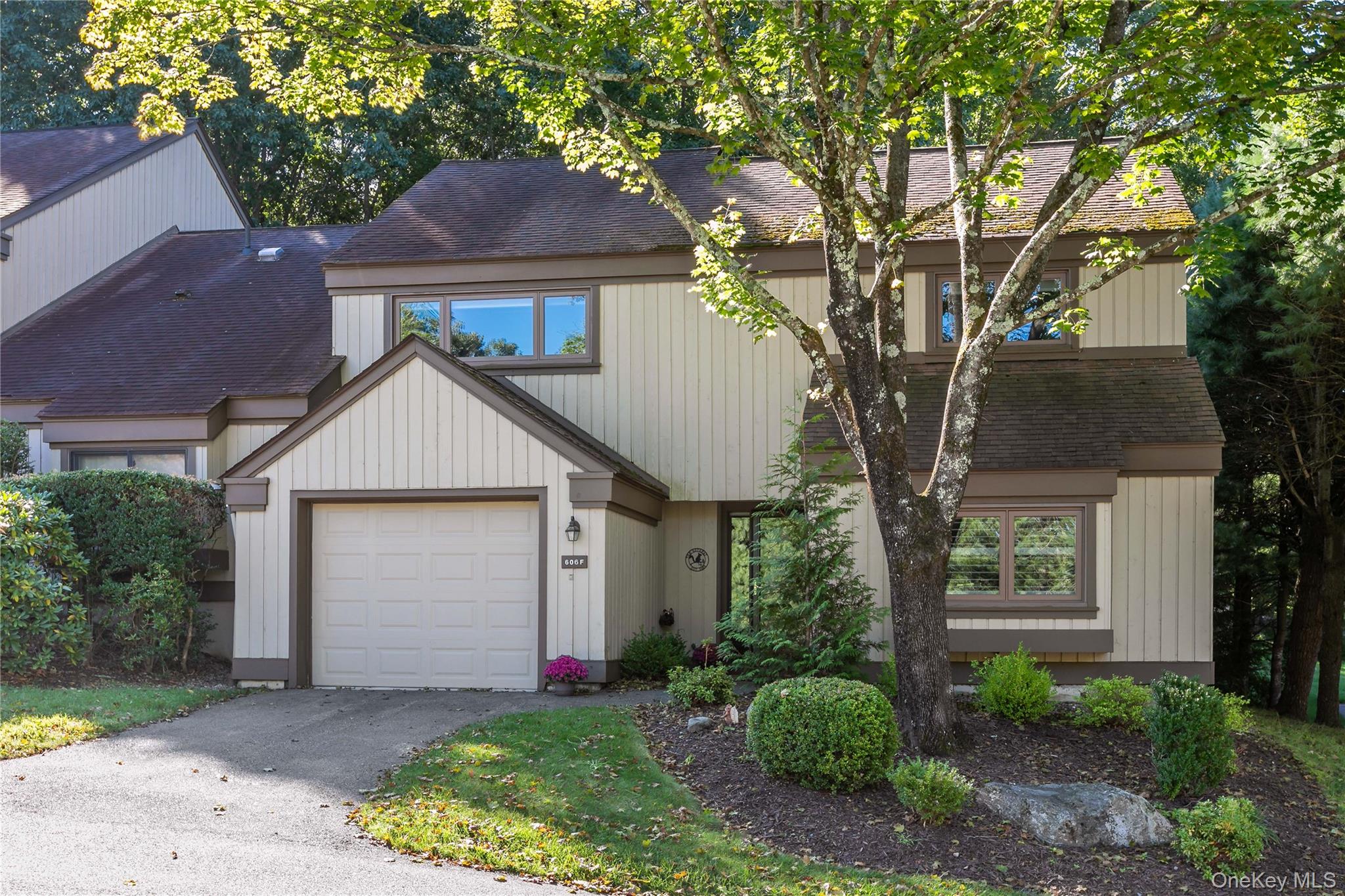 606 Heritage Hills, Unit F photo 22