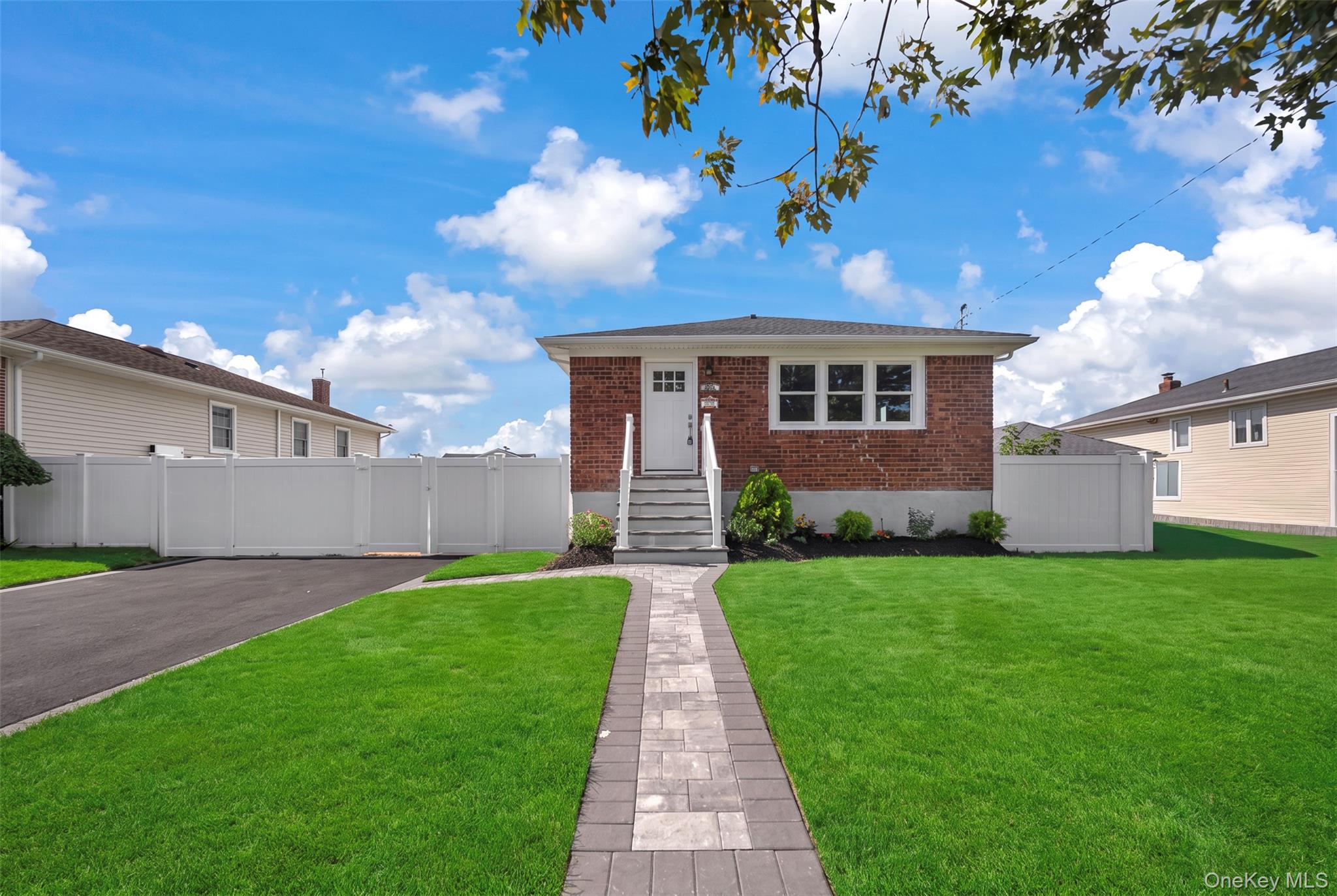 3280 Elliott Boulevard – For Sale
