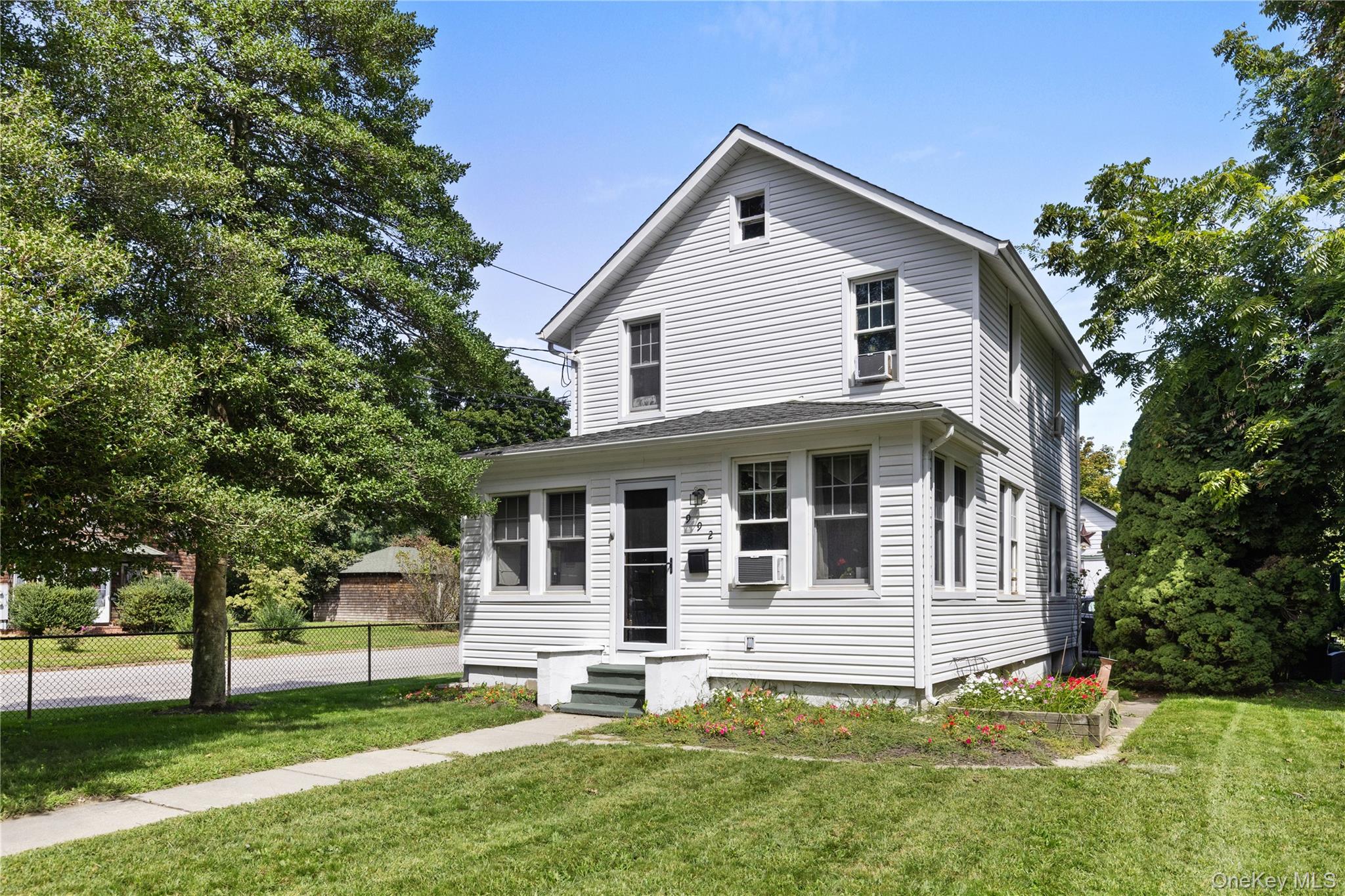 992 Roanoke Avenue – For Sale photo 2