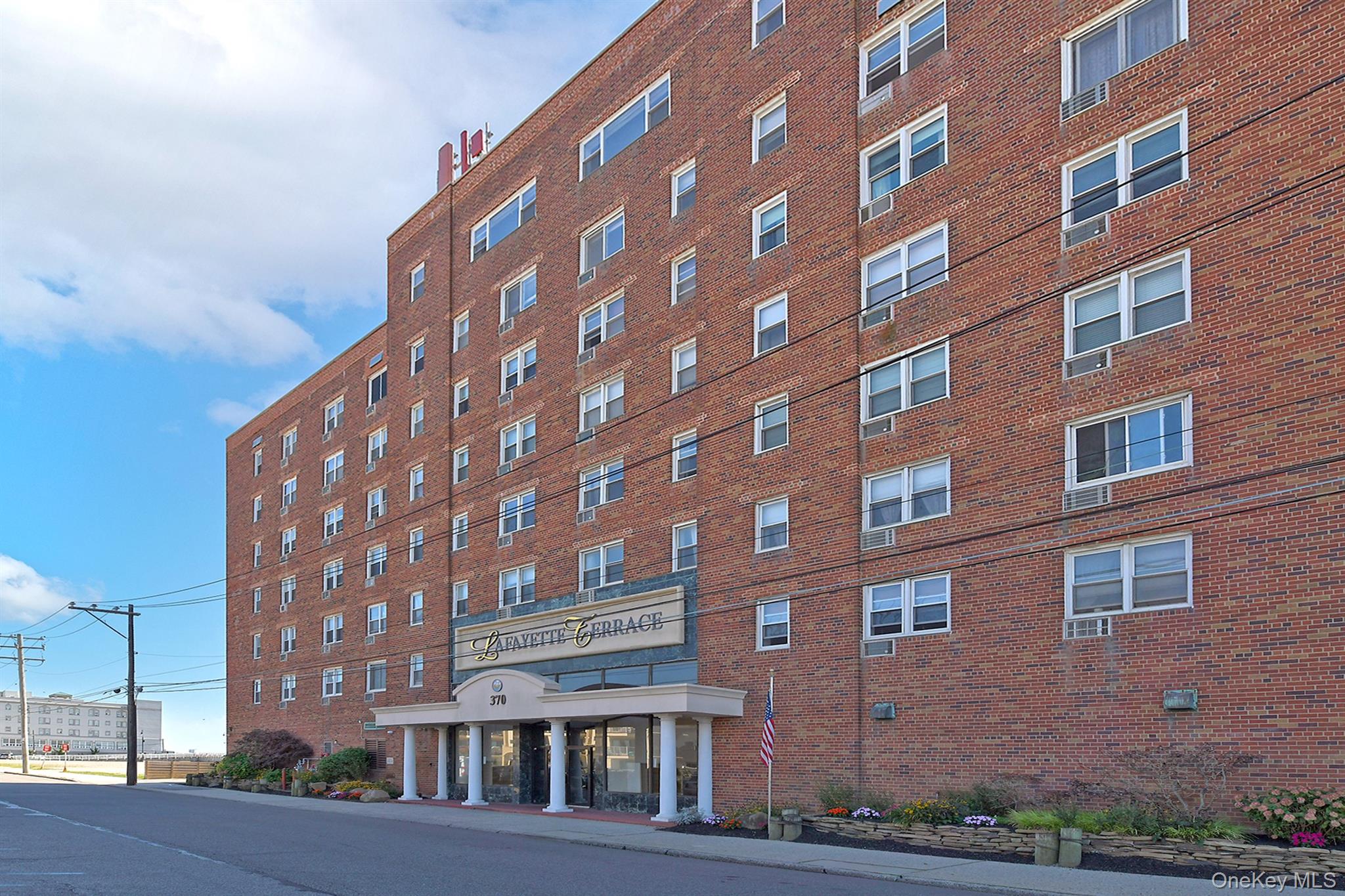 370 W Broadway, Unit 1A