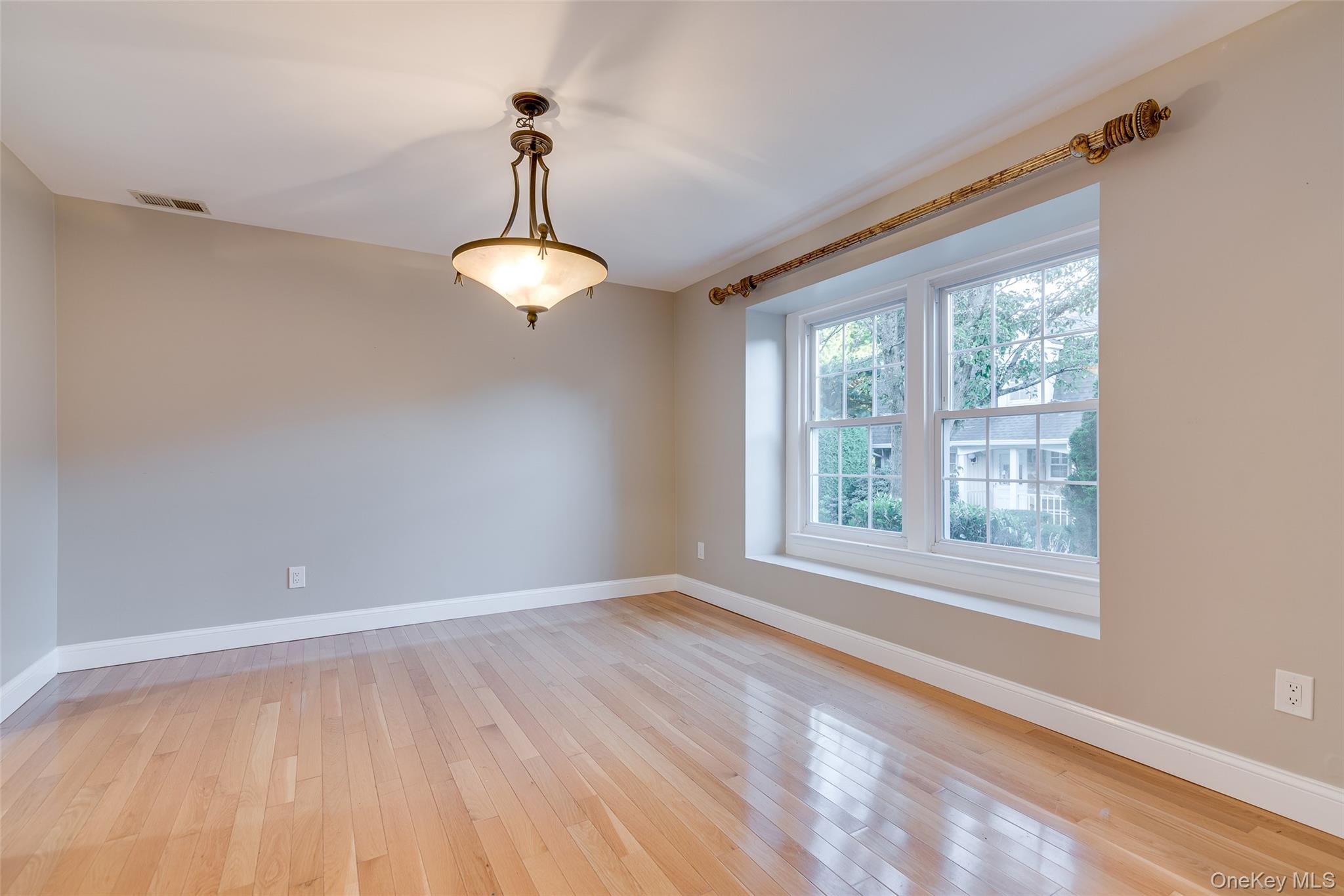102 Glen Way – For Rent photo 4