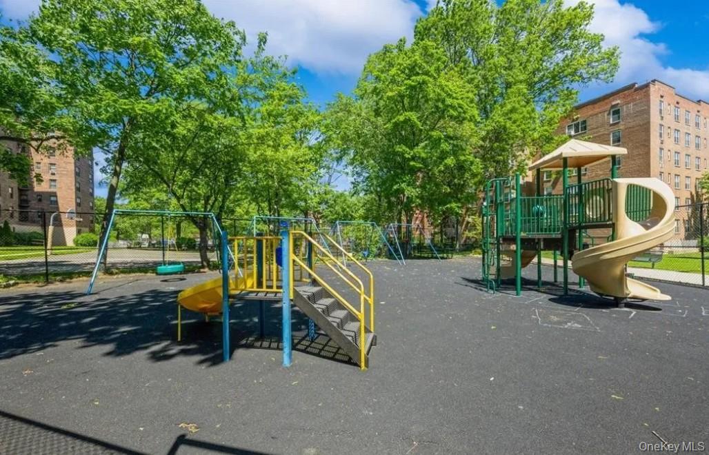 18-50 211 Street St, Unit 2K photo 3