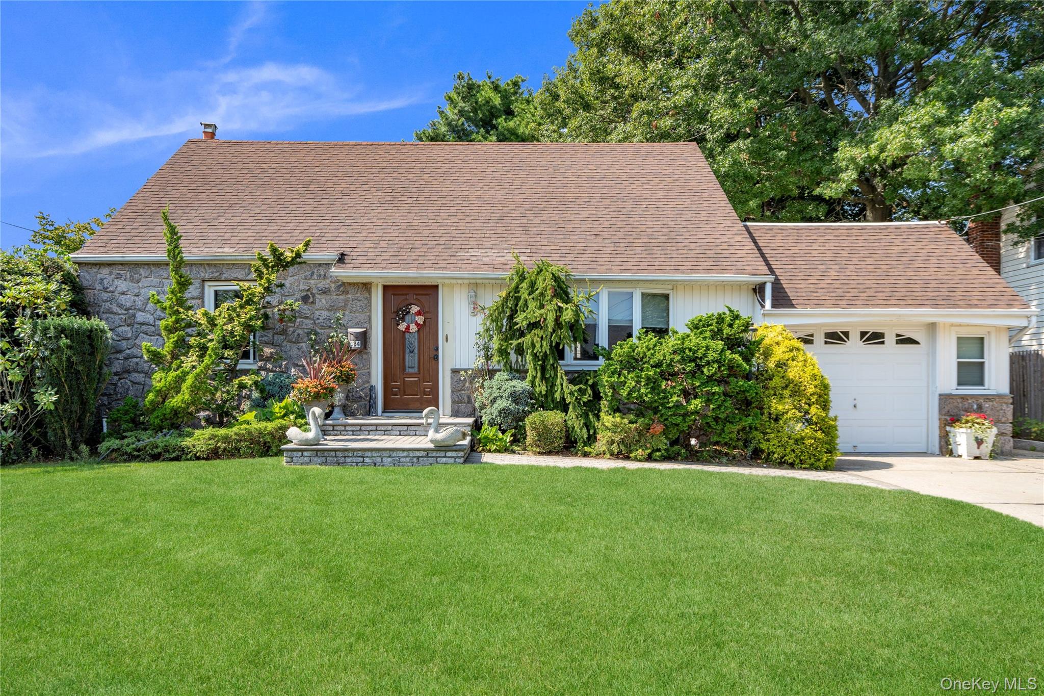14 Mayfair Lane – For Sale