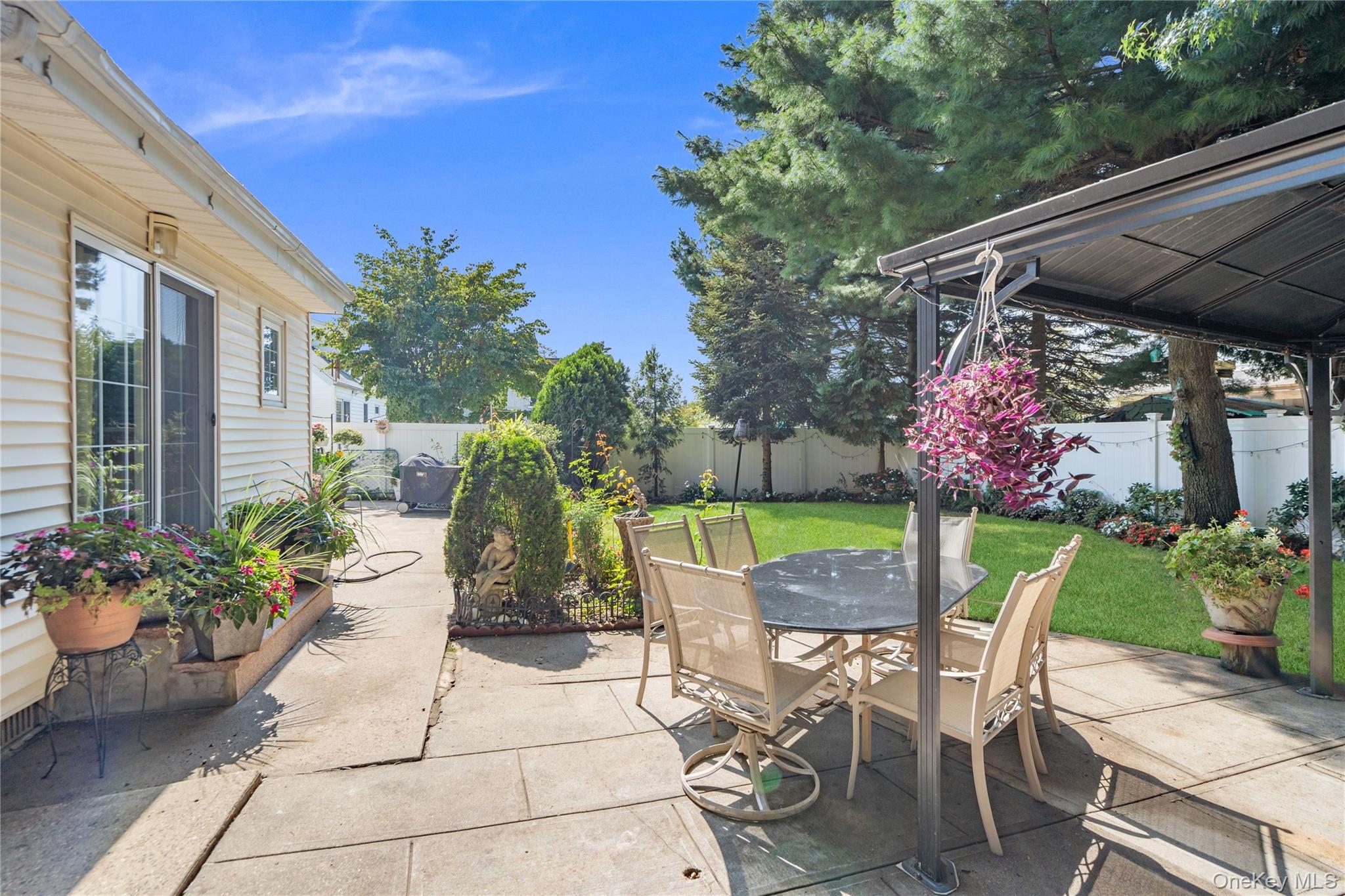 14 Mayfair Lane – For Sale photo 42
