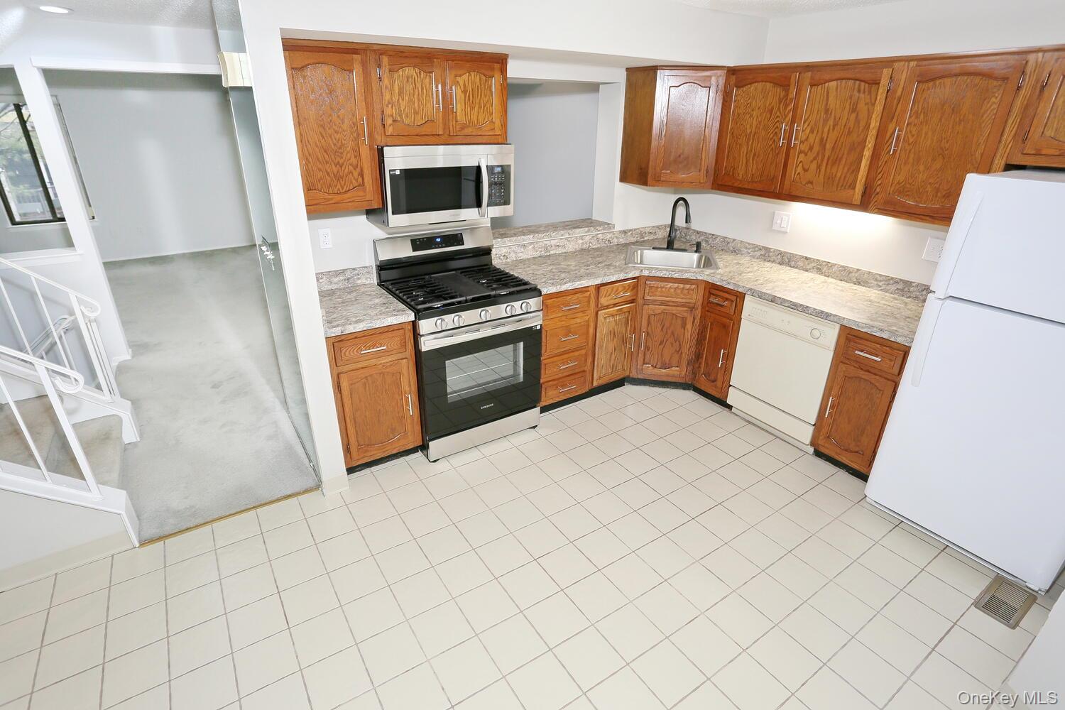 161 Treetop Circle, Unit 161 photo 17