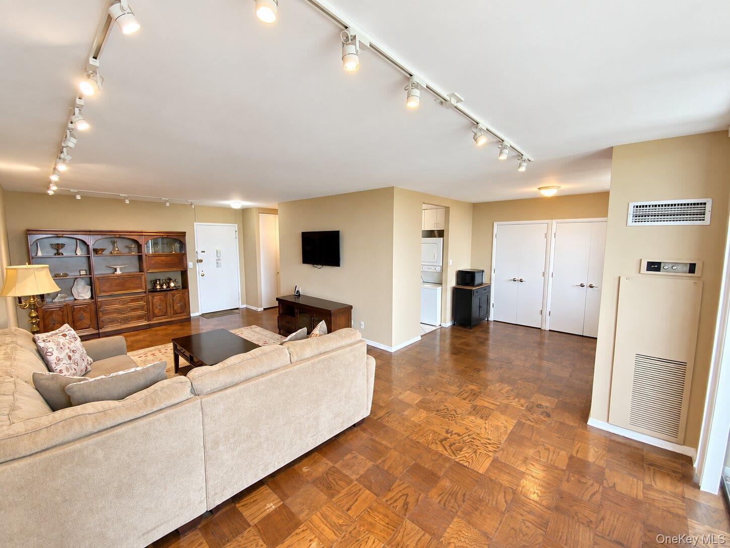 27010 Grand Central Parkway, Unit 10S photo 5