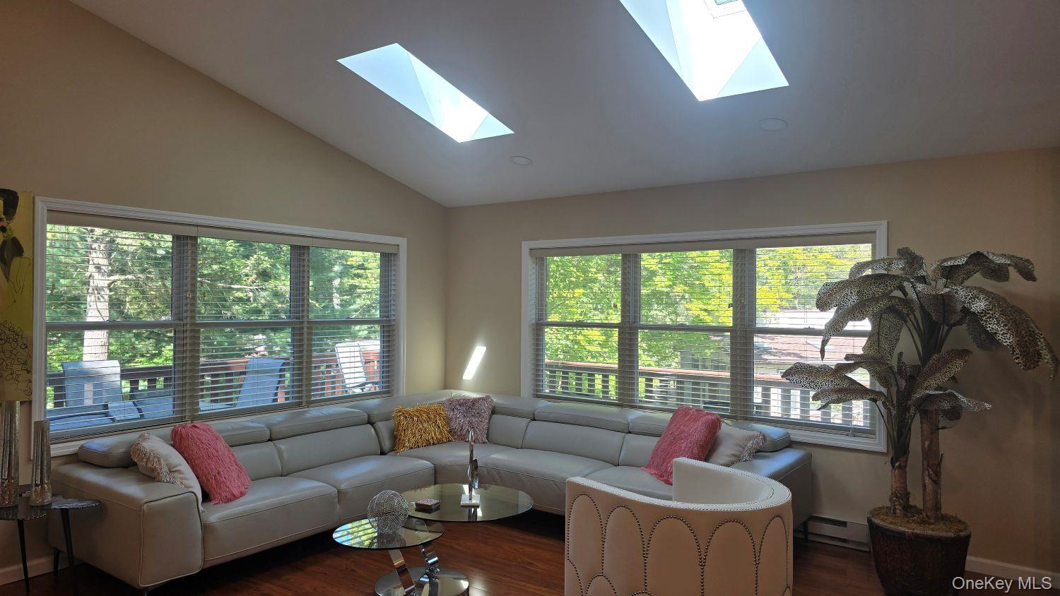 6 Bristol Lane – For Sale photo 8