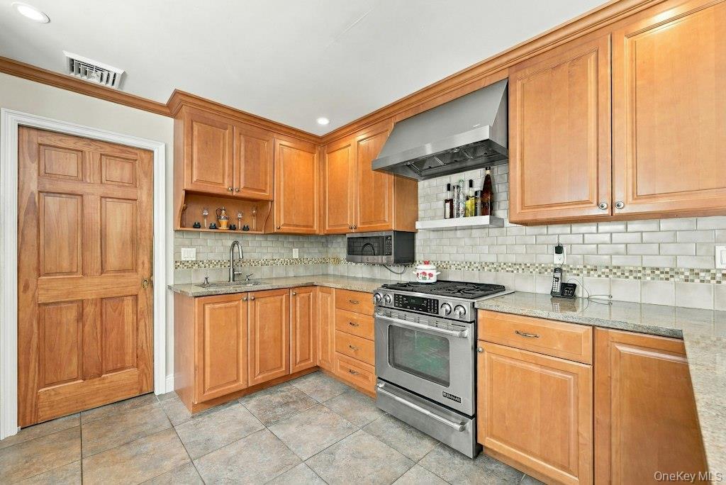 985 Silver Colt Road – For Sale photo 12