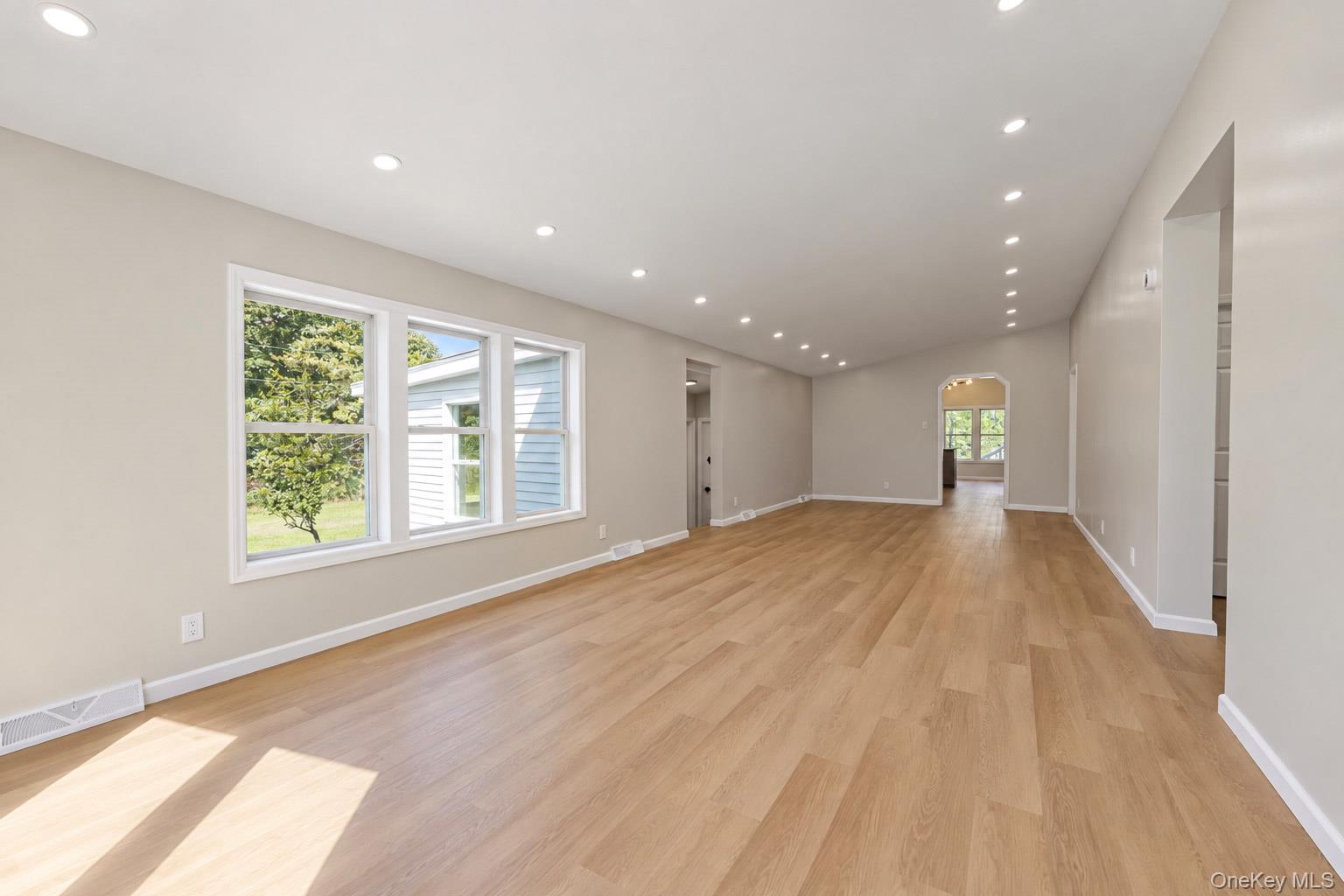 10 Spike Horn Road – For Sale photo 10