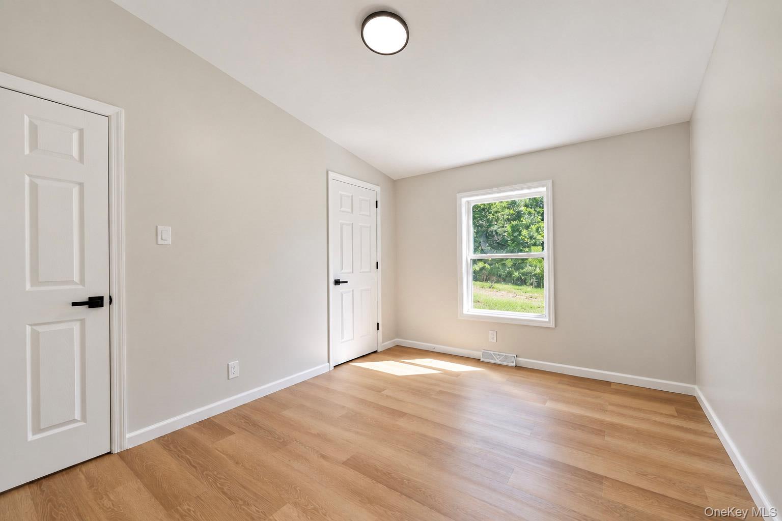 10 Spike Horn Road – For Sale photo 17