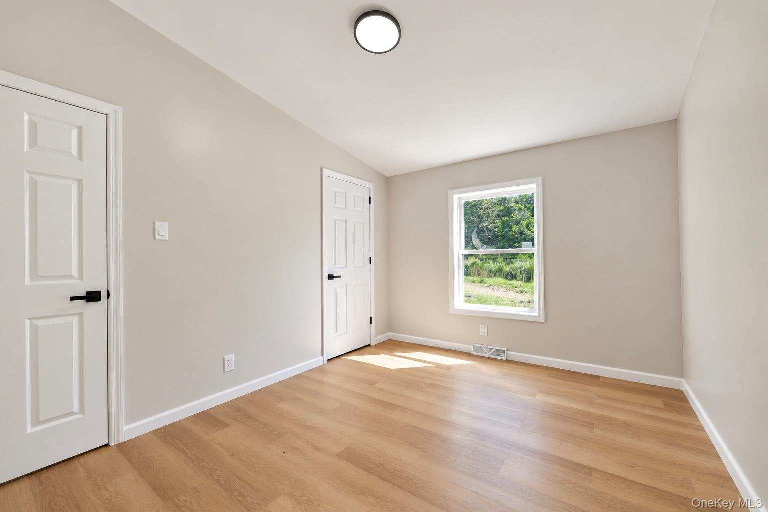 10 Spike Horn Road – For Sale photo 14