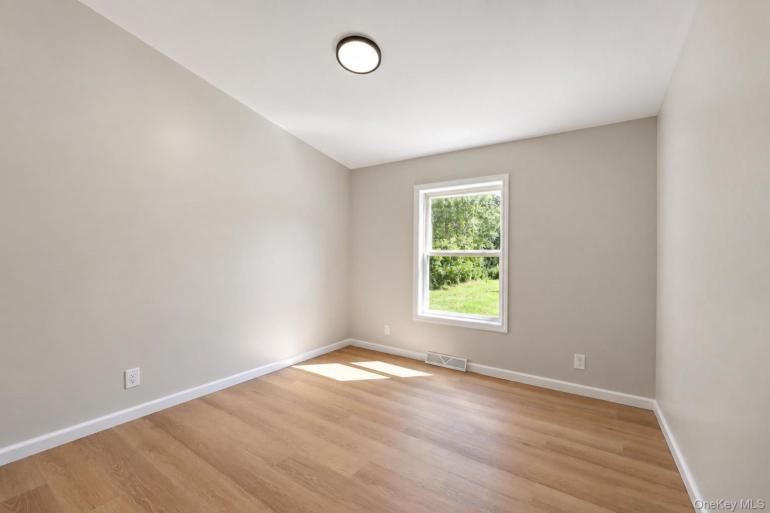 10 Spike Horn Road – For Sale photo 16