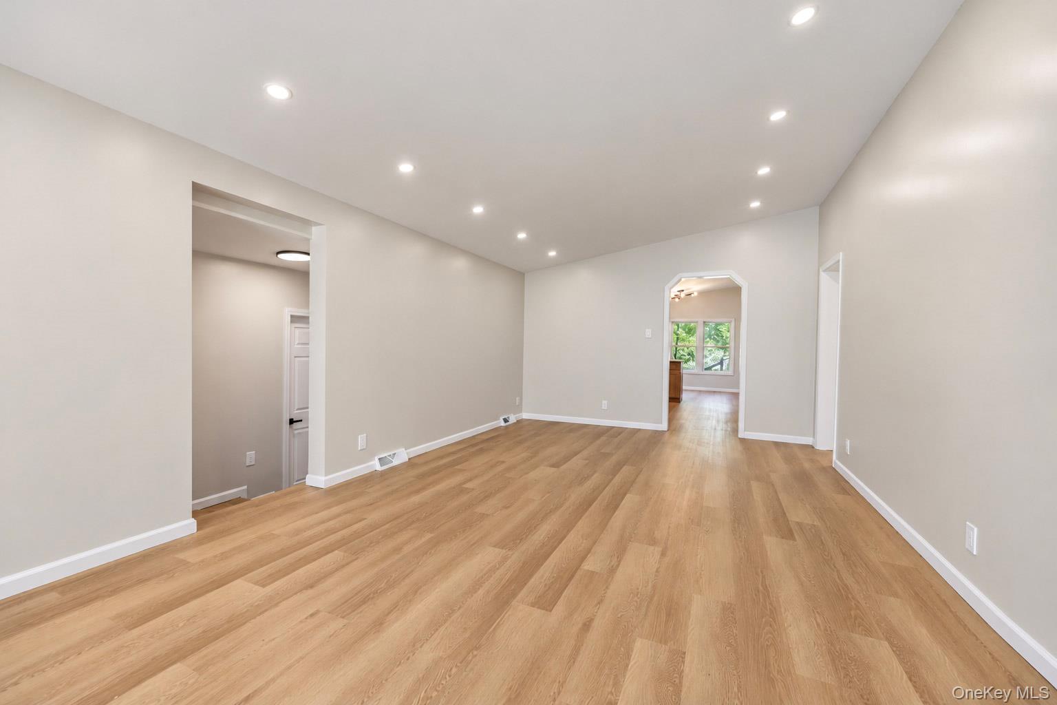 10 Spike Horn Road – For Sale photo 11