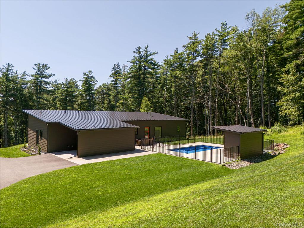 501 Birch Street – For Sale photo 2