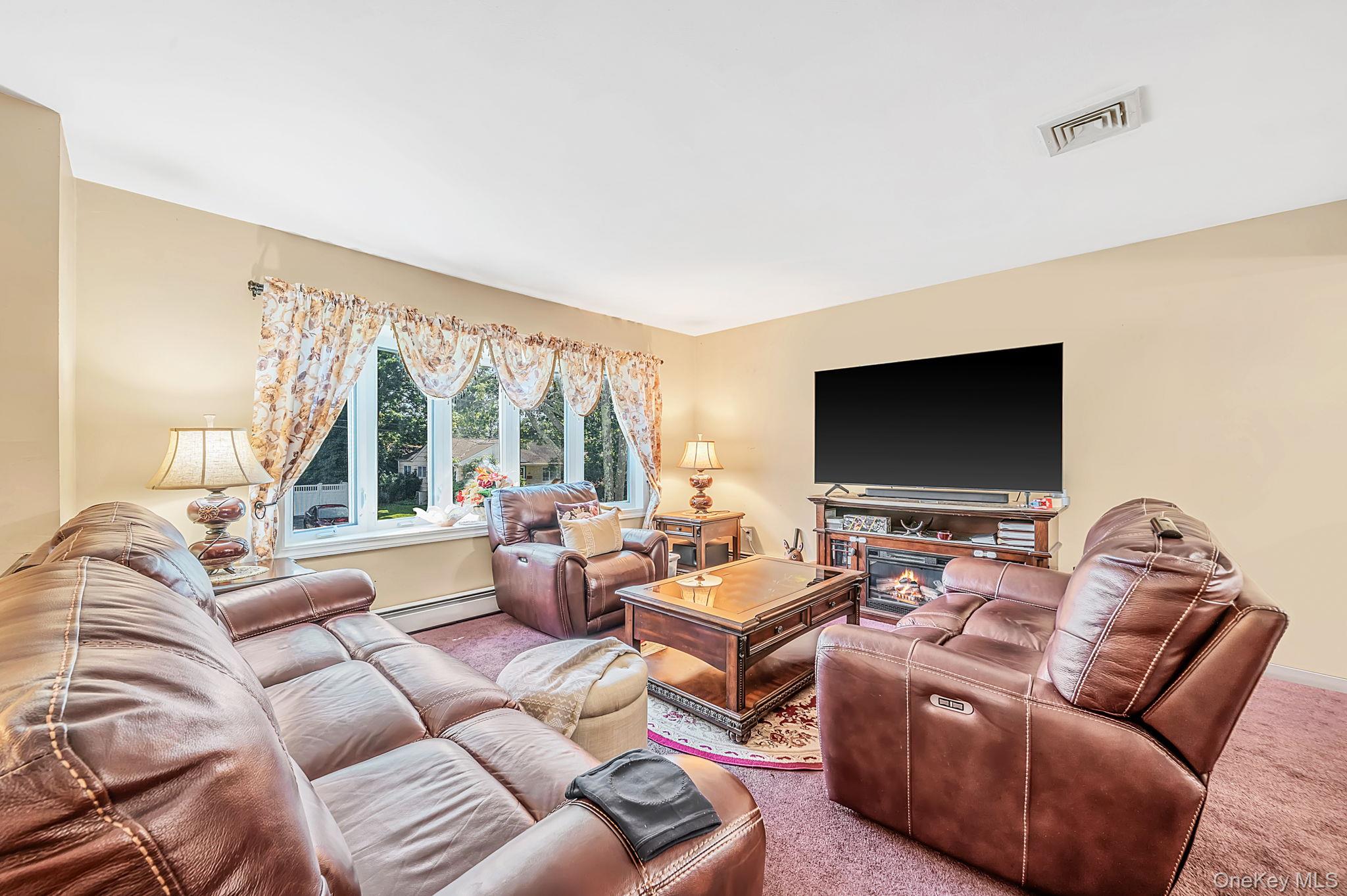 201 Overton Street – For Sale photo 2