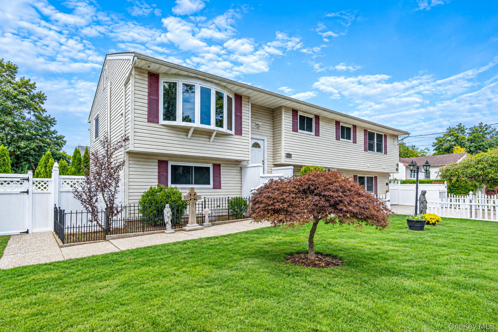 201 Overton Street – For Sale