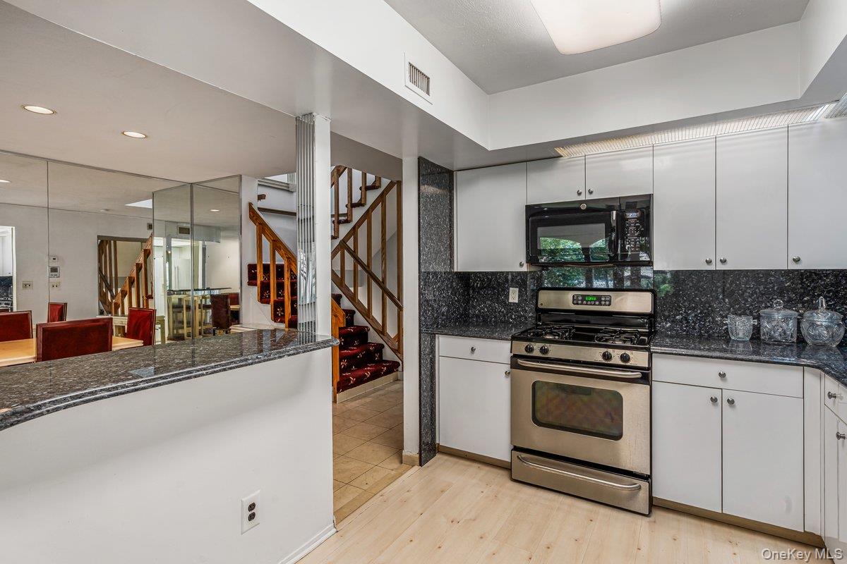 1301 Michael Court, Unit 1623 photo 10