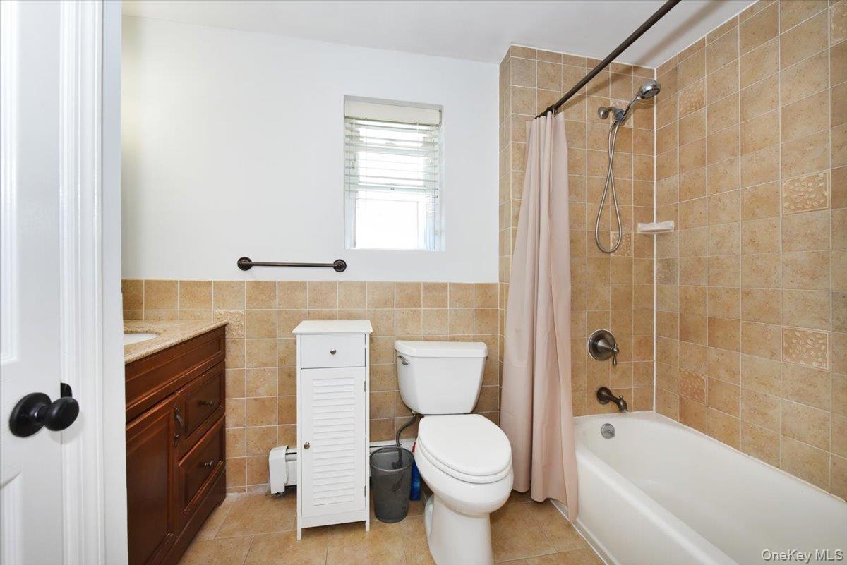 35 Montauk Drive – For Sale photo 16