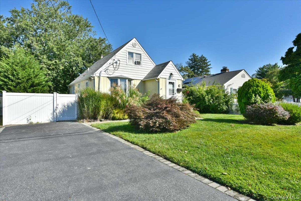35 Montauk Drive – For Sale photo 3
