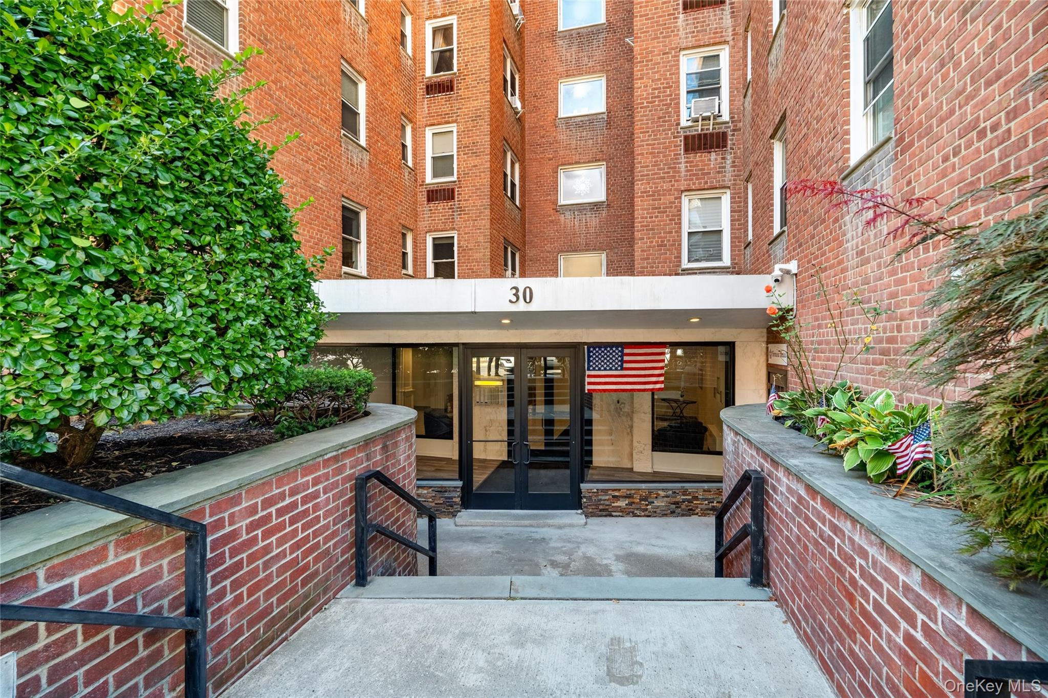 30 E Hartsdale Avenue, Unit 3L photo 5