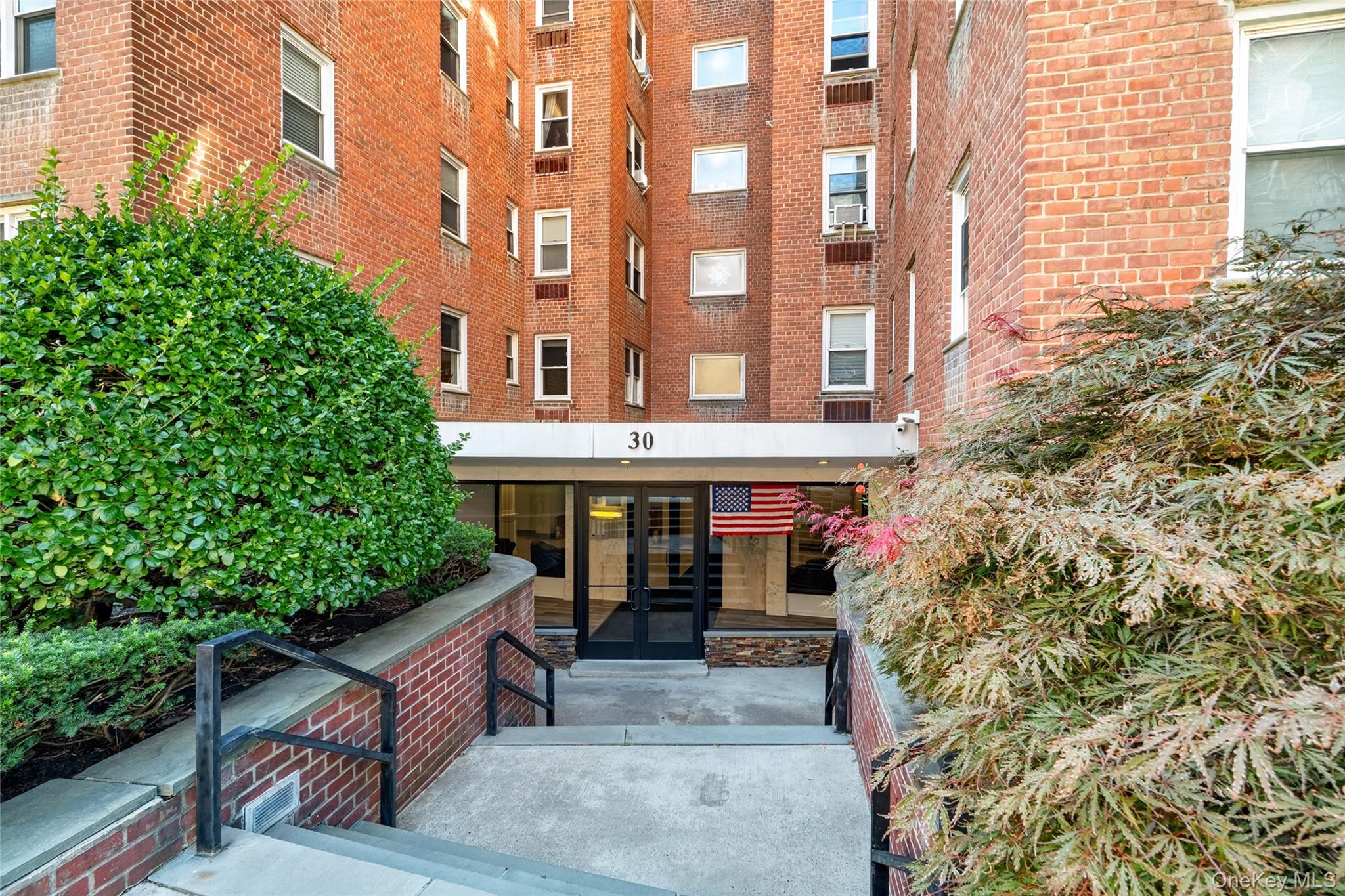 30 E Hartsdale Avenue, Unit 3L photo 4