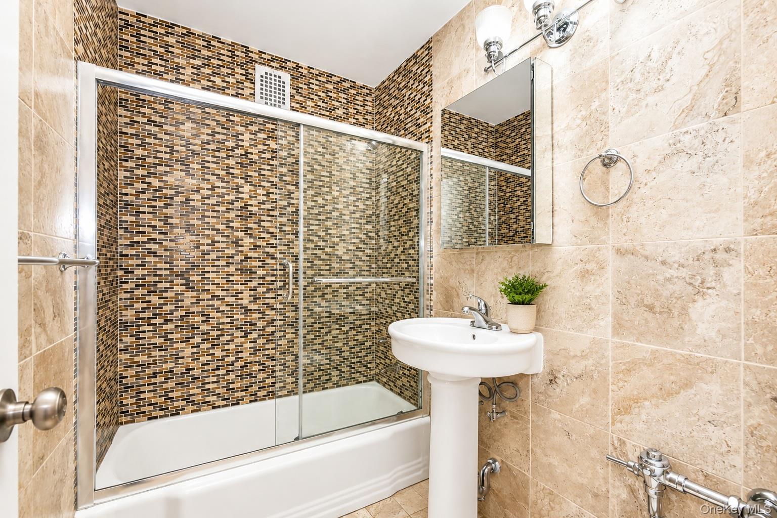 85-10 151st Avenue, Unit 5E photo 6