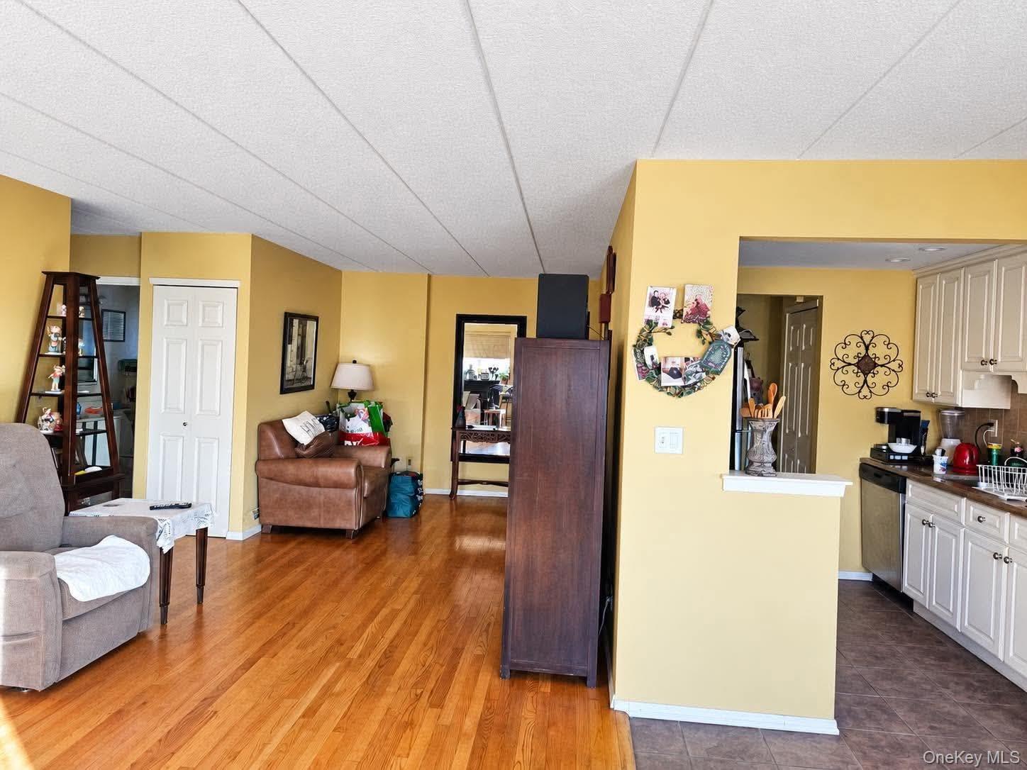 6112 69th Street, Unit 2A photo 5