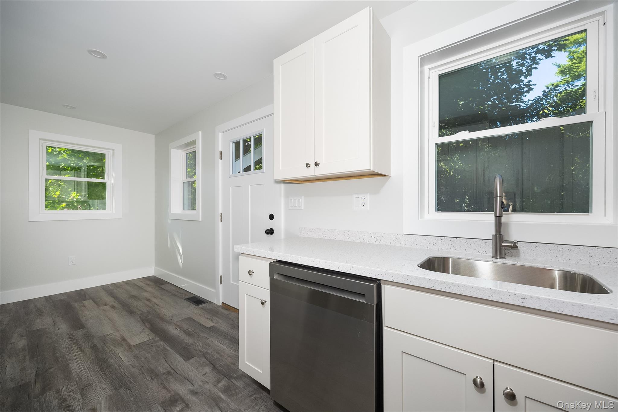 5 Douglas Street, Unit B photo 4