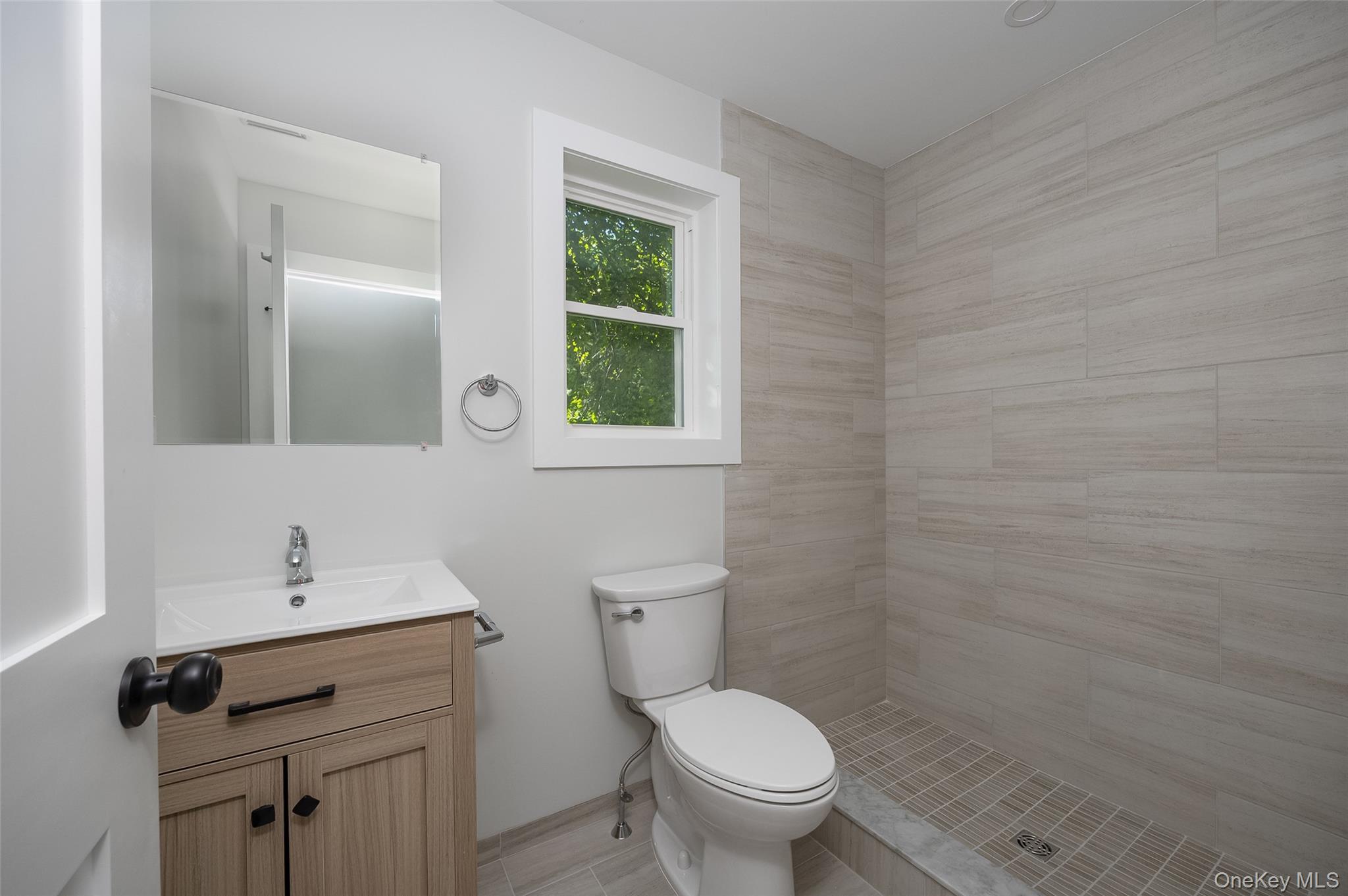 5 Douglas Street, Unit B photo 11