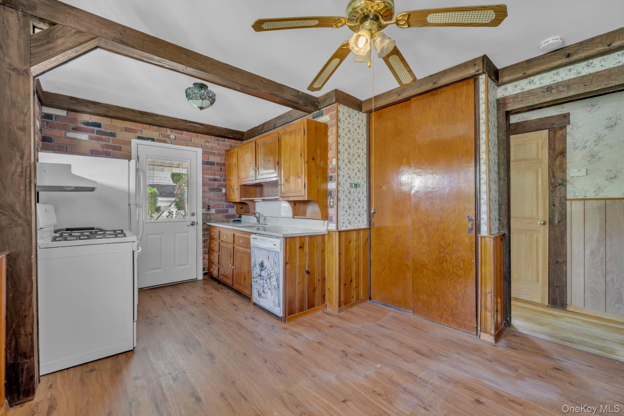 170 Park Lane – For Sale photo 4