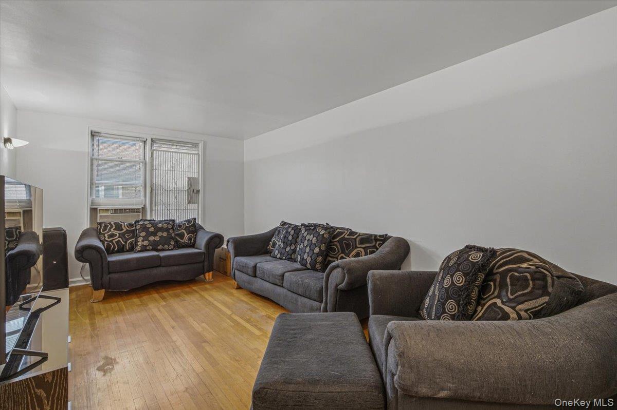 2107 Wallace Ave Wallace, Unit 6A photo 3
