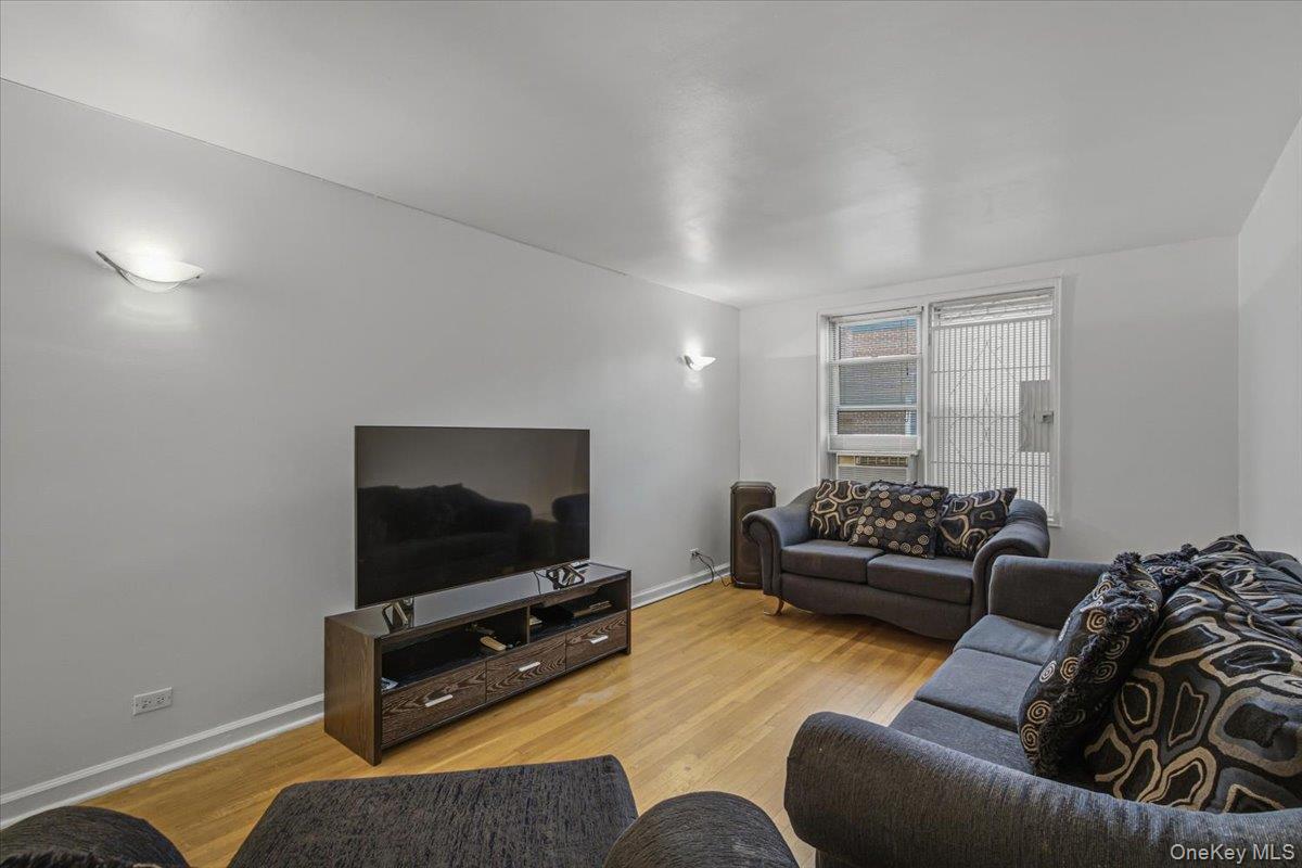 2107 Wallace Ave Wallace, Unit 6A photo 4
