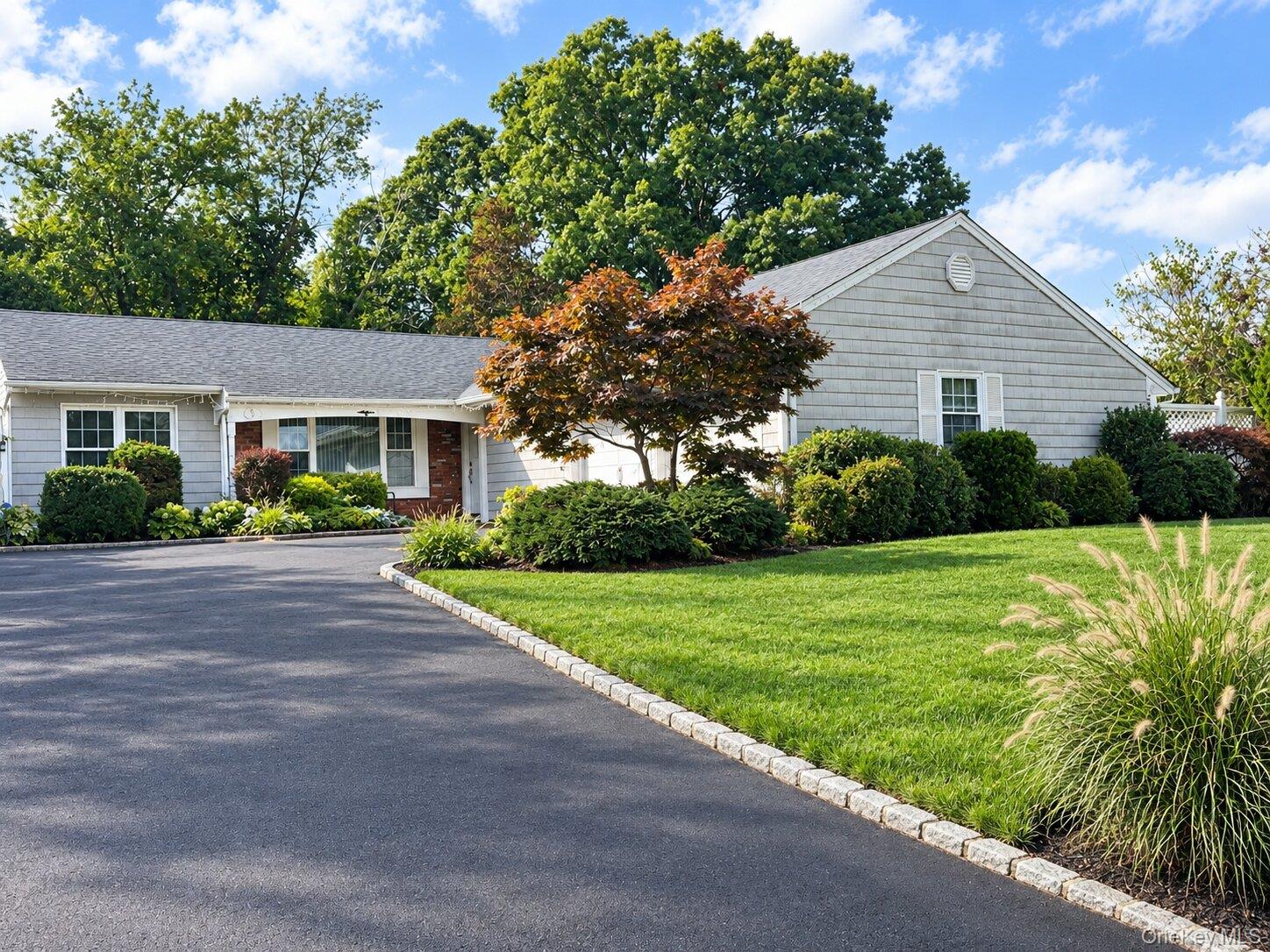 4 Carston Street W – For Sale photo 3