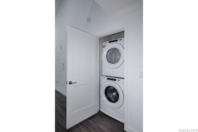 116 Searing Avenue, Unit PHN409 photo 14