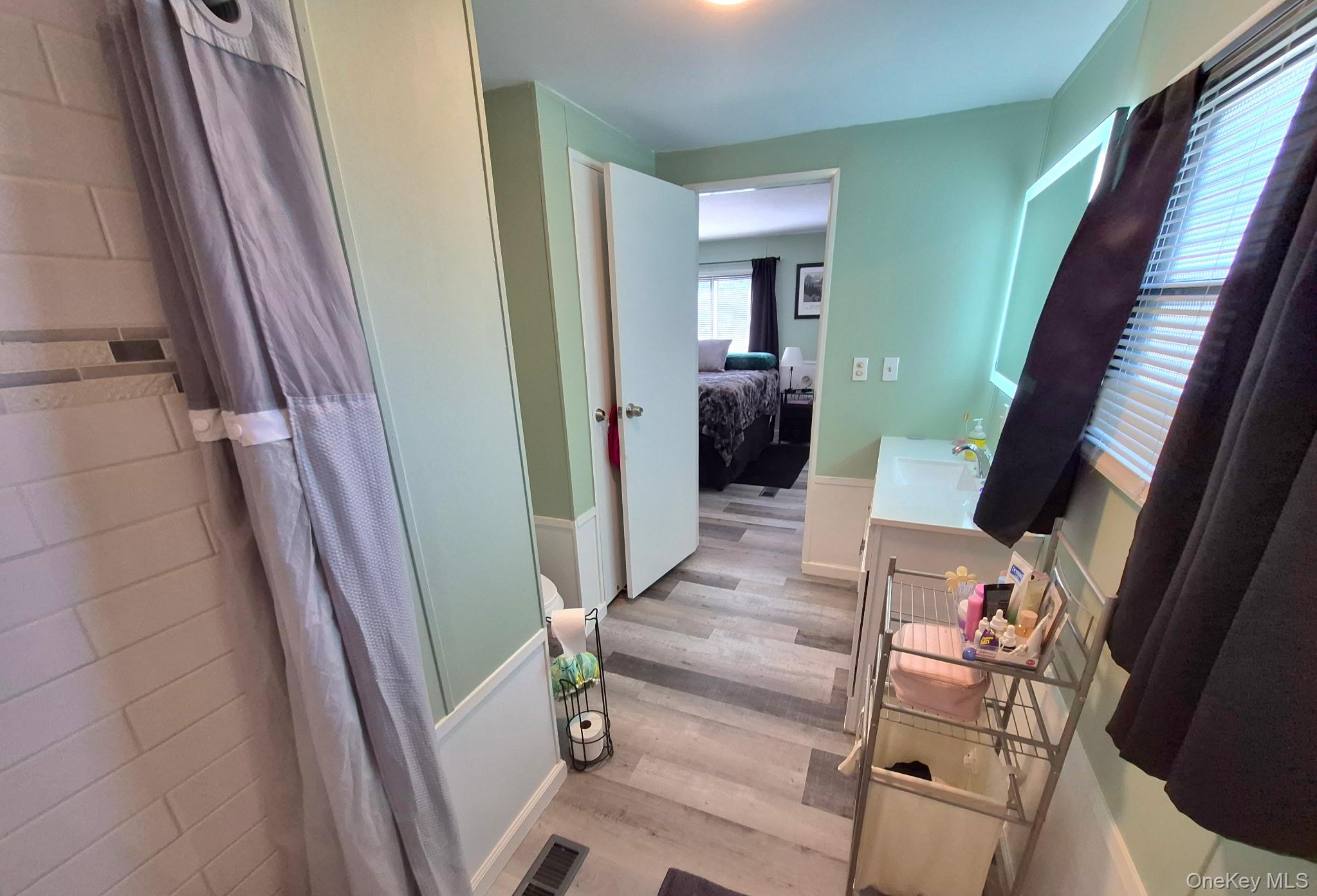 37-28 Hubbard Avenue – For Sale photo 8
