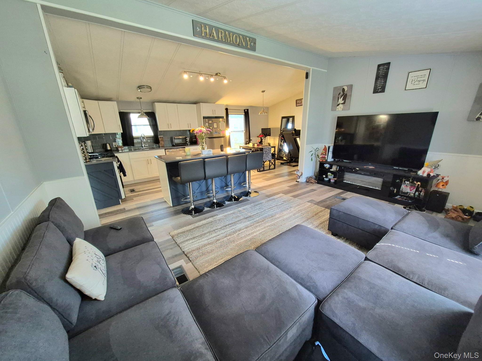 37-28 Hubbard Avenue – For Sale photo 16