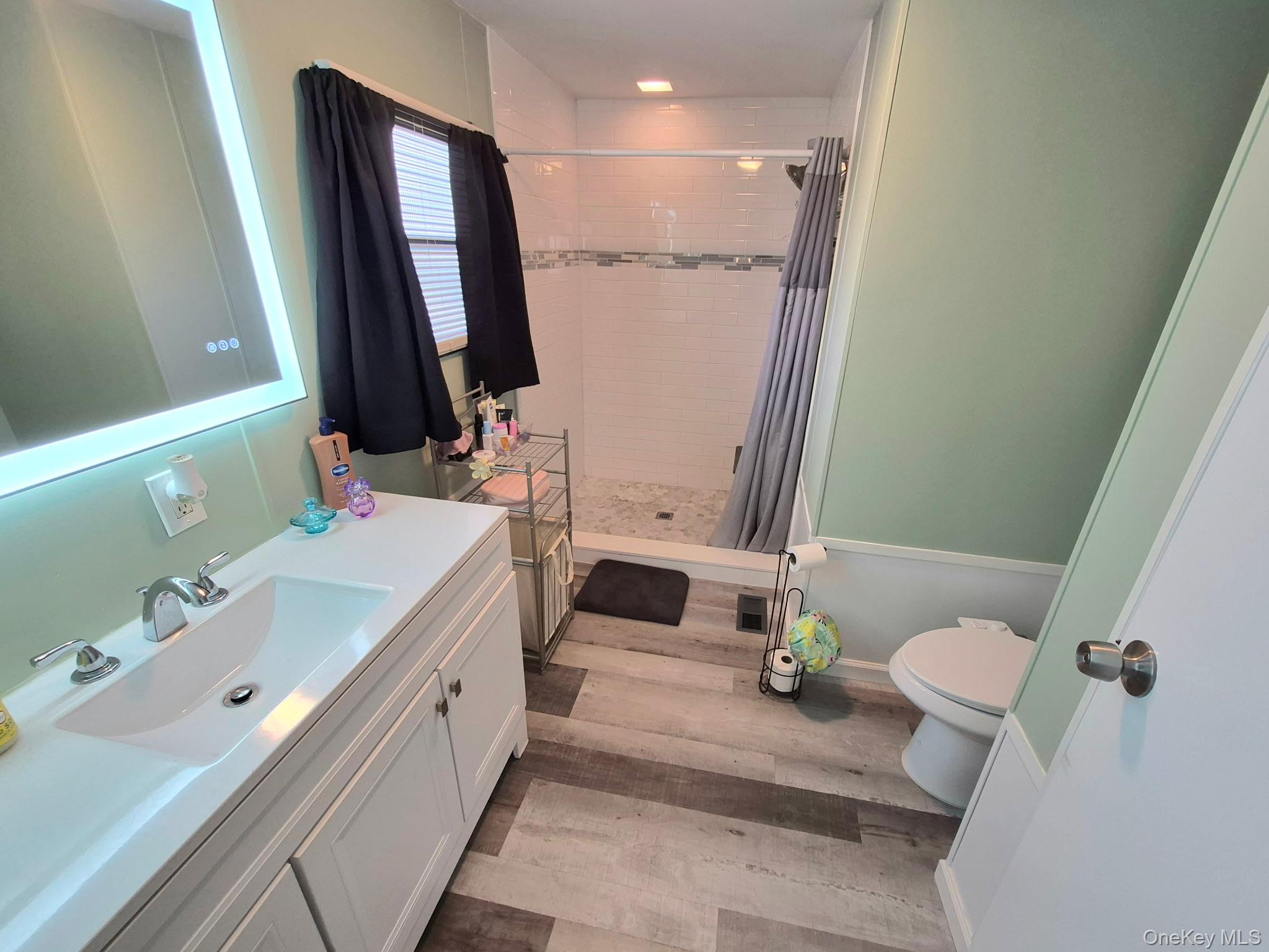 37-28 Hubbard Avenue – For Sale photo 6