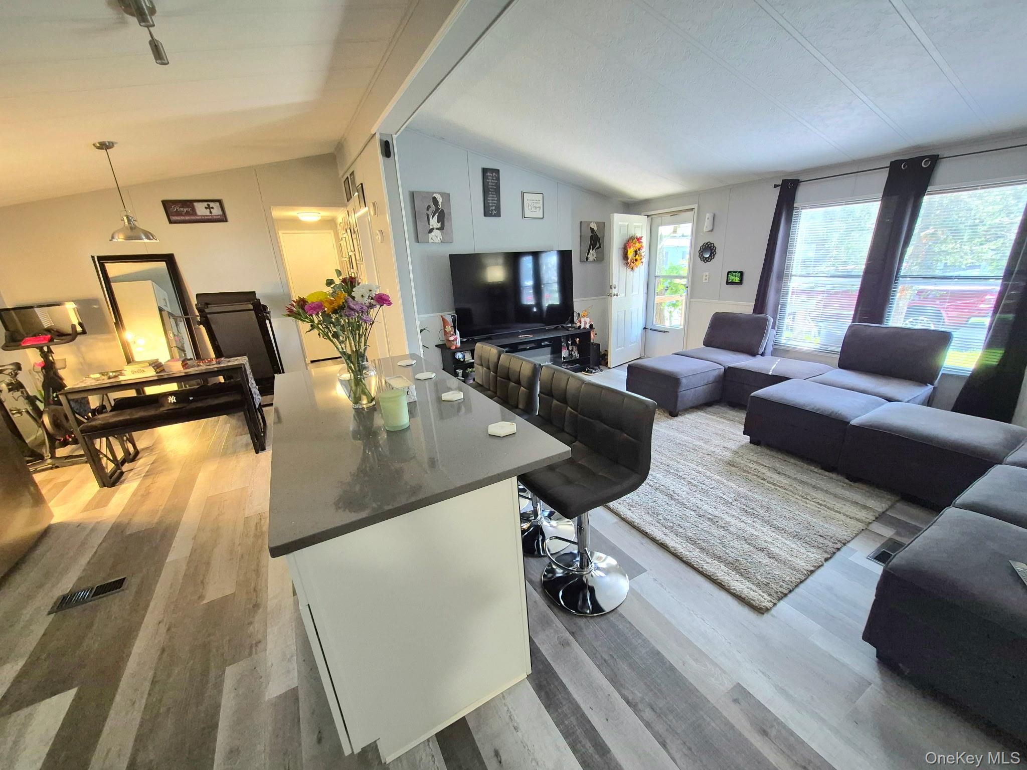 37-28 Hubbard Avenue – For Sale photo 11