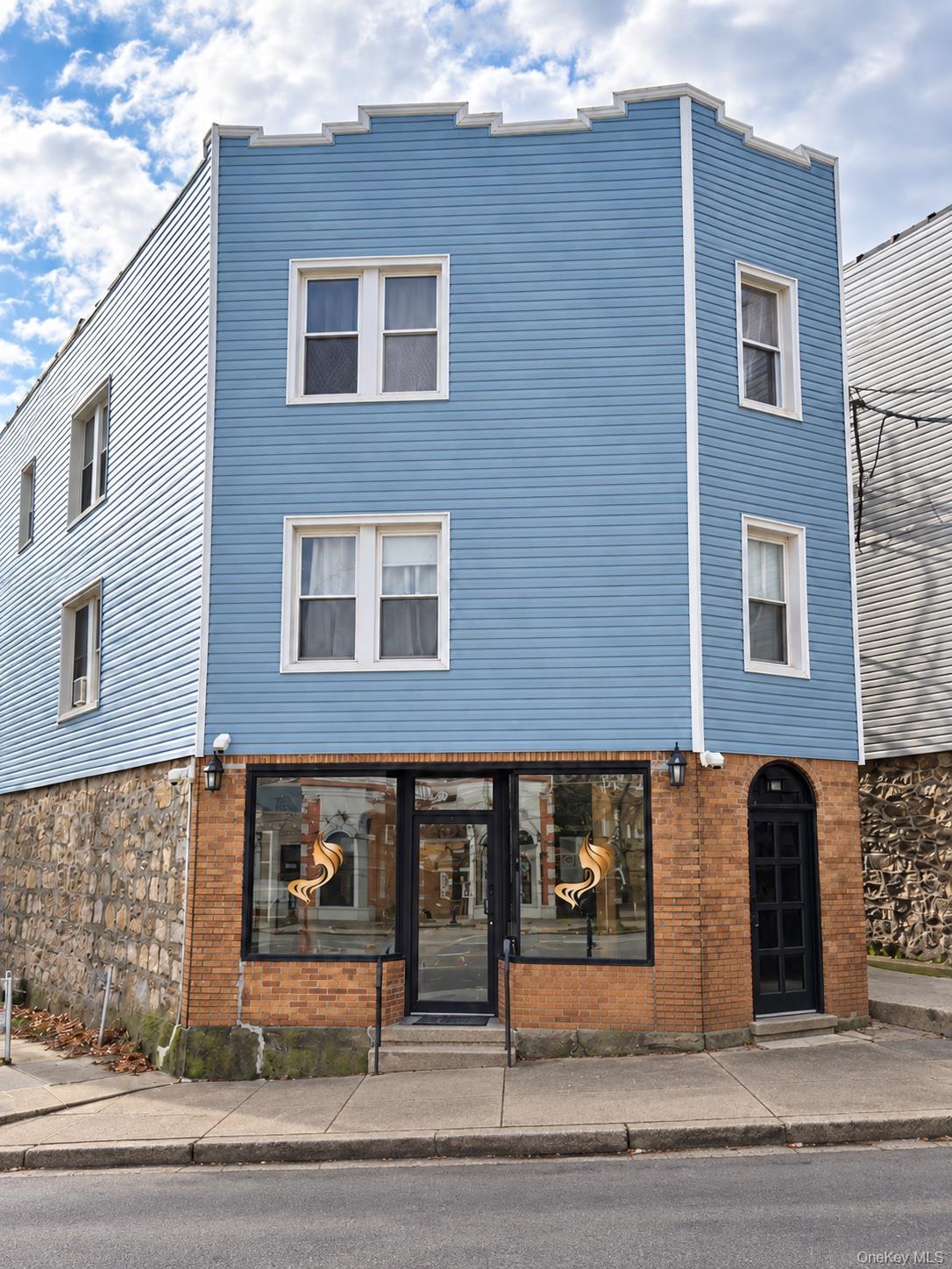 880 Midland Avenue – For Sale