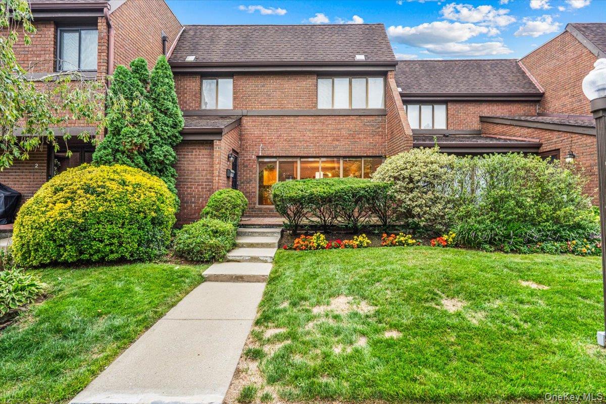 4 Spring Hollow – For Sale