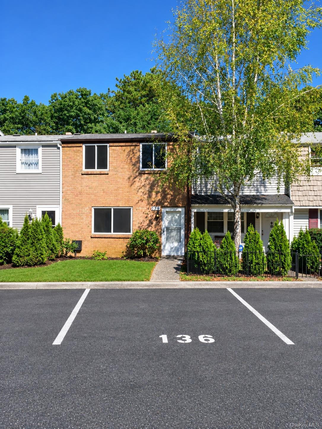 136 Hill Crescent Crescent SW – For Sale