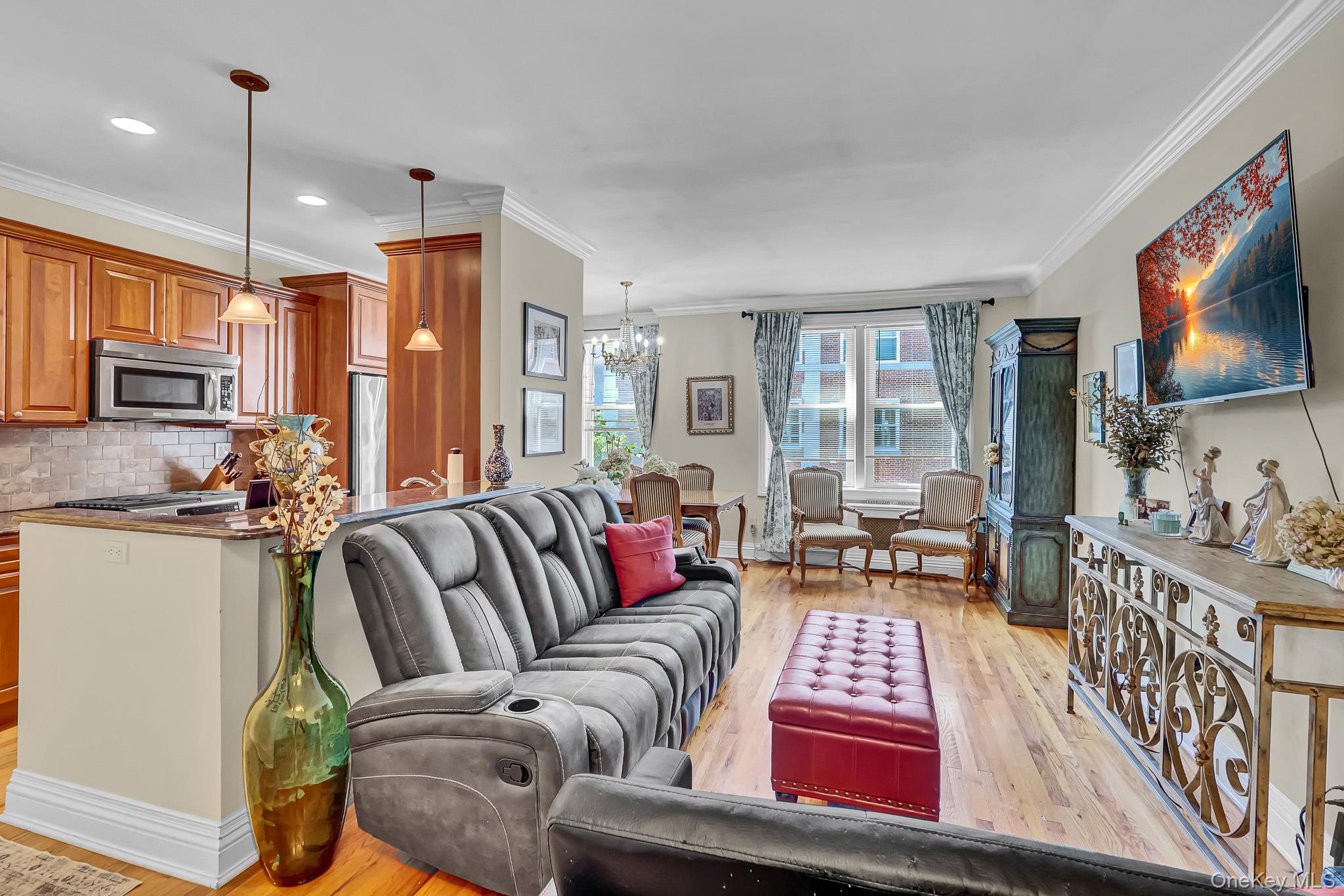 111 7th Street, Unit 304 photo 3