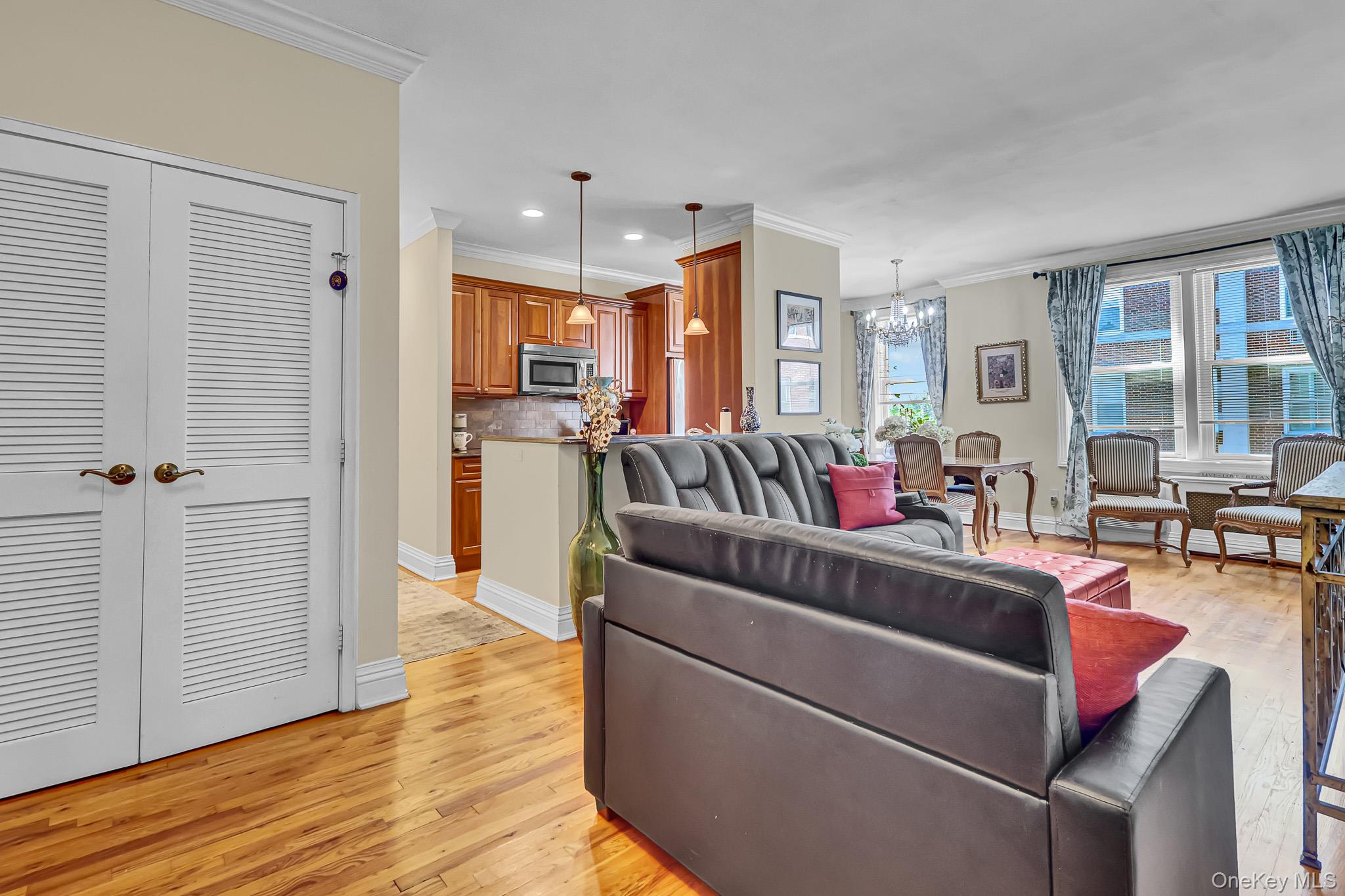 111 7th Street, Unit 304 photo 2