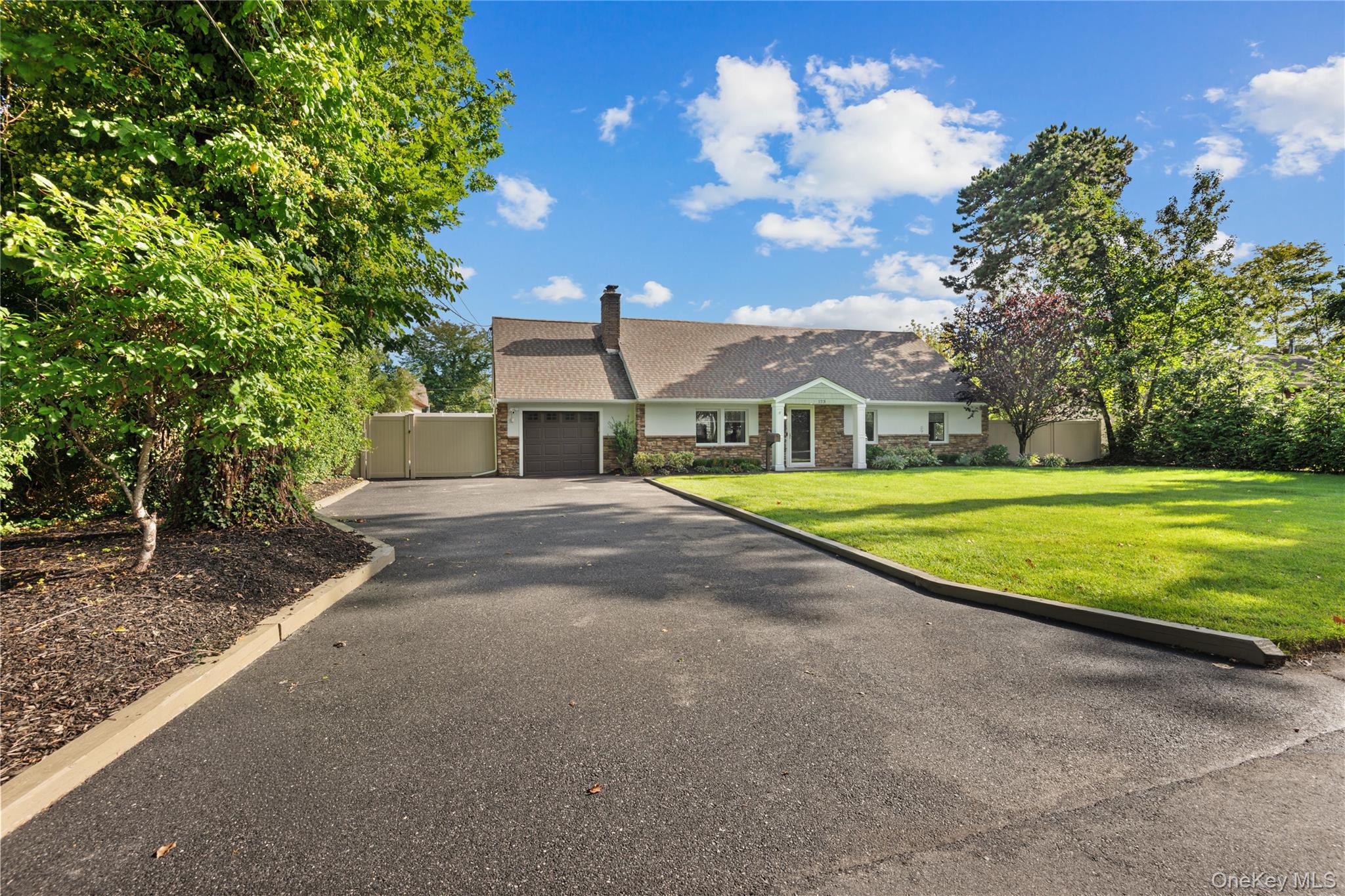 123 Hiawatha Drive – For Sale photo 3
