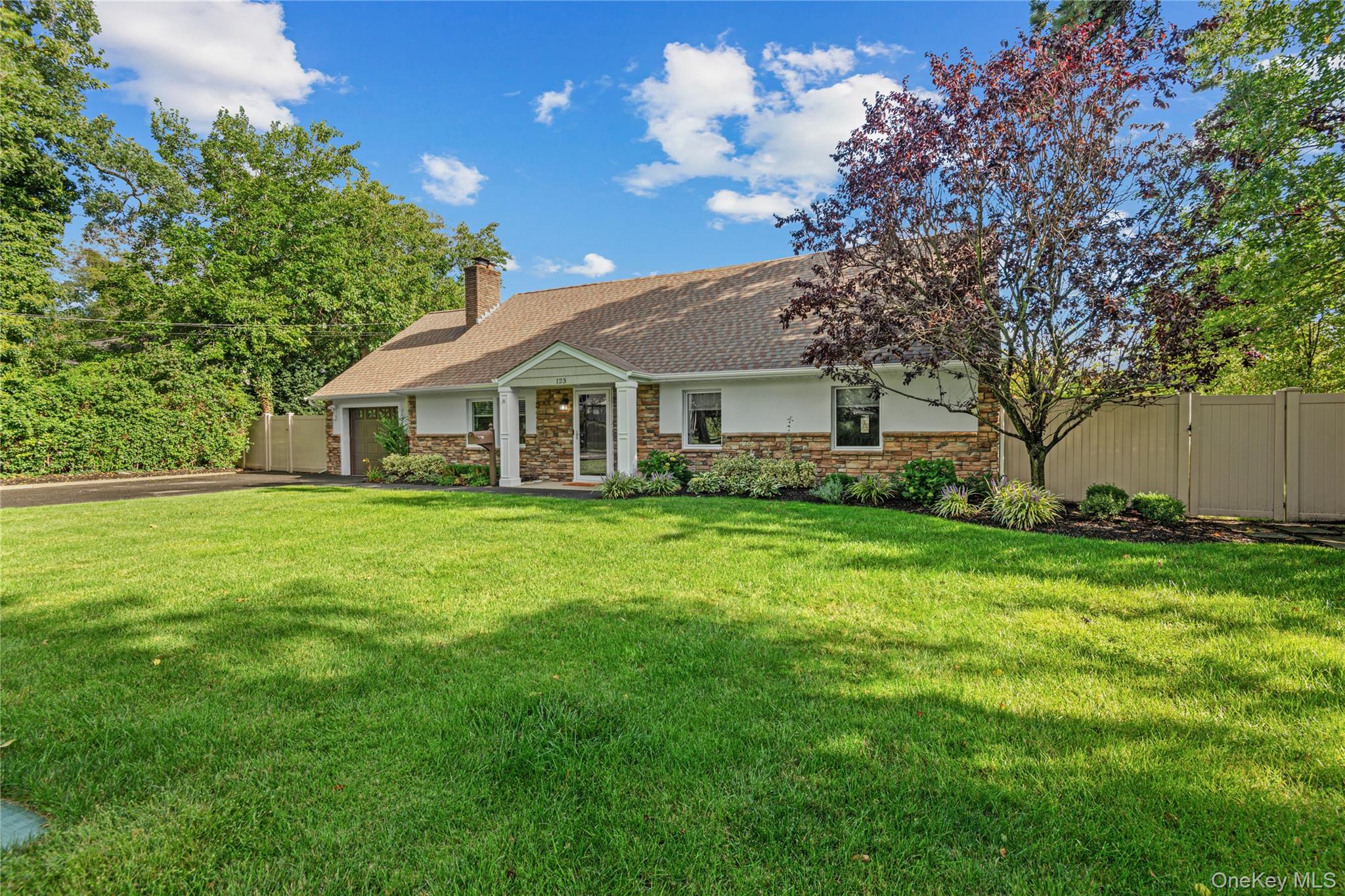123 Hiawatha Drive – For Sale photo 2