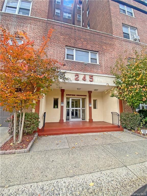 245 Bronx River Road, Unit 8C