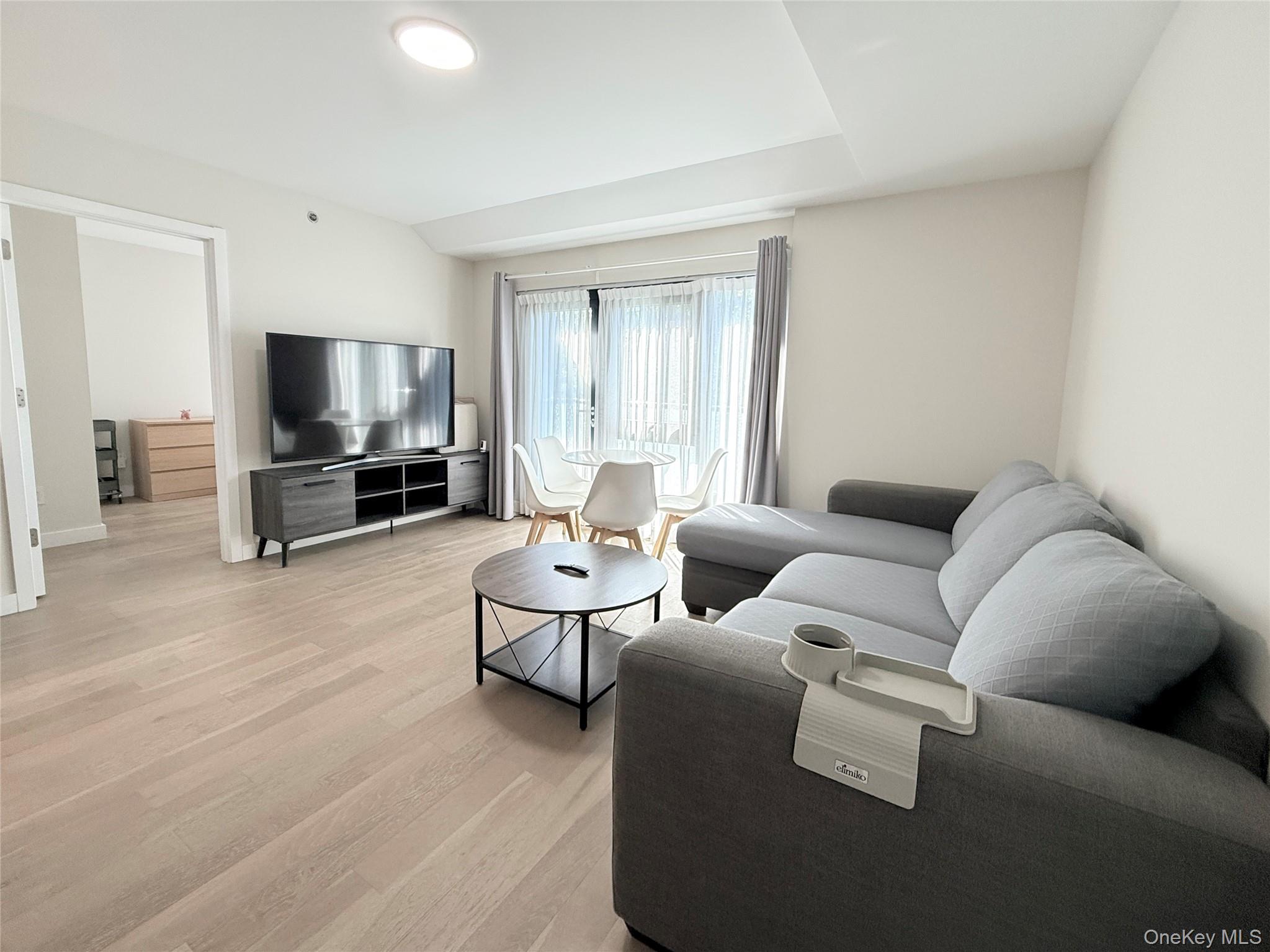 15353 77th Avenue, Unit 3C photo 8